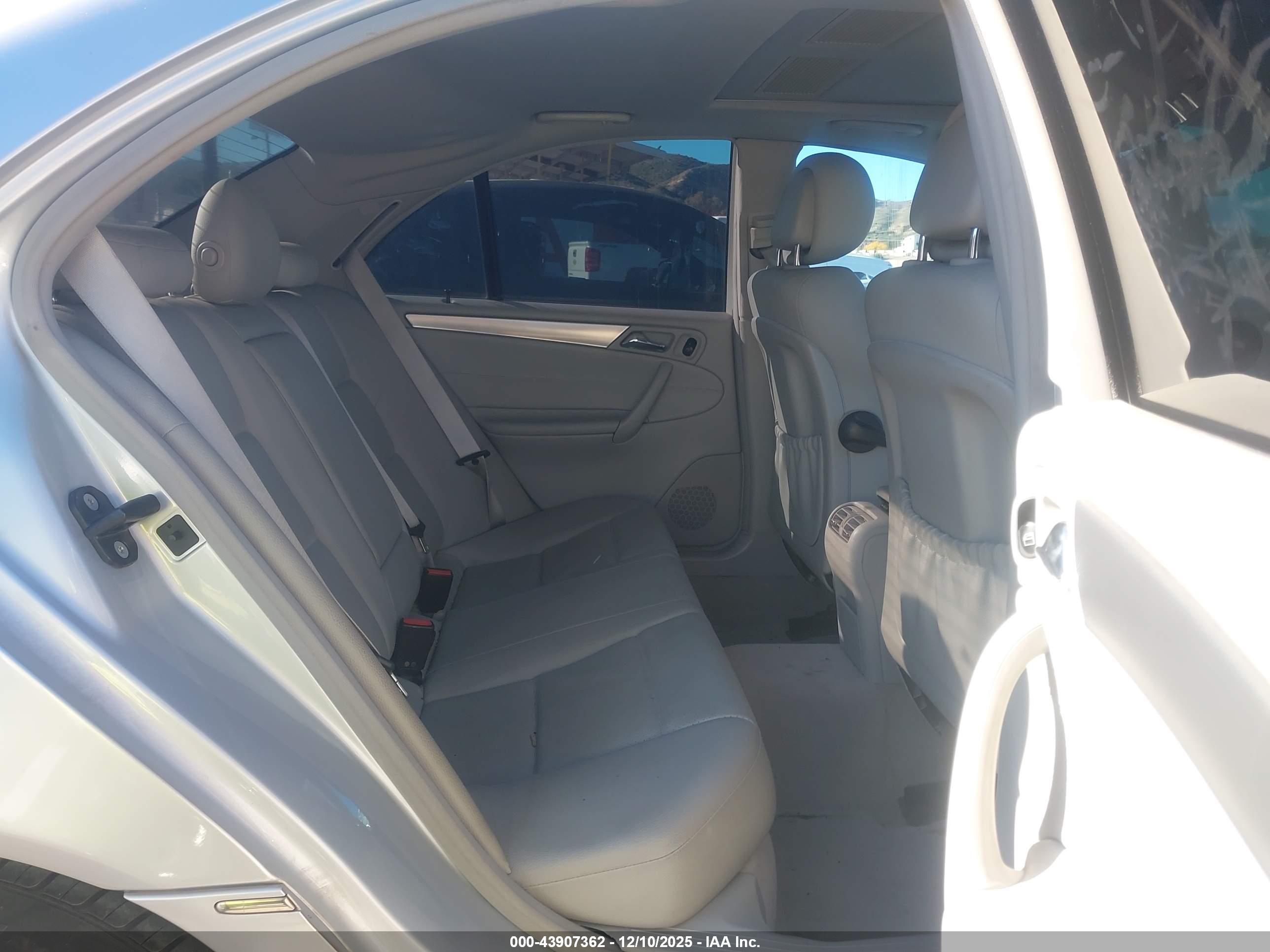 MERCEDES-BENZ C image 8