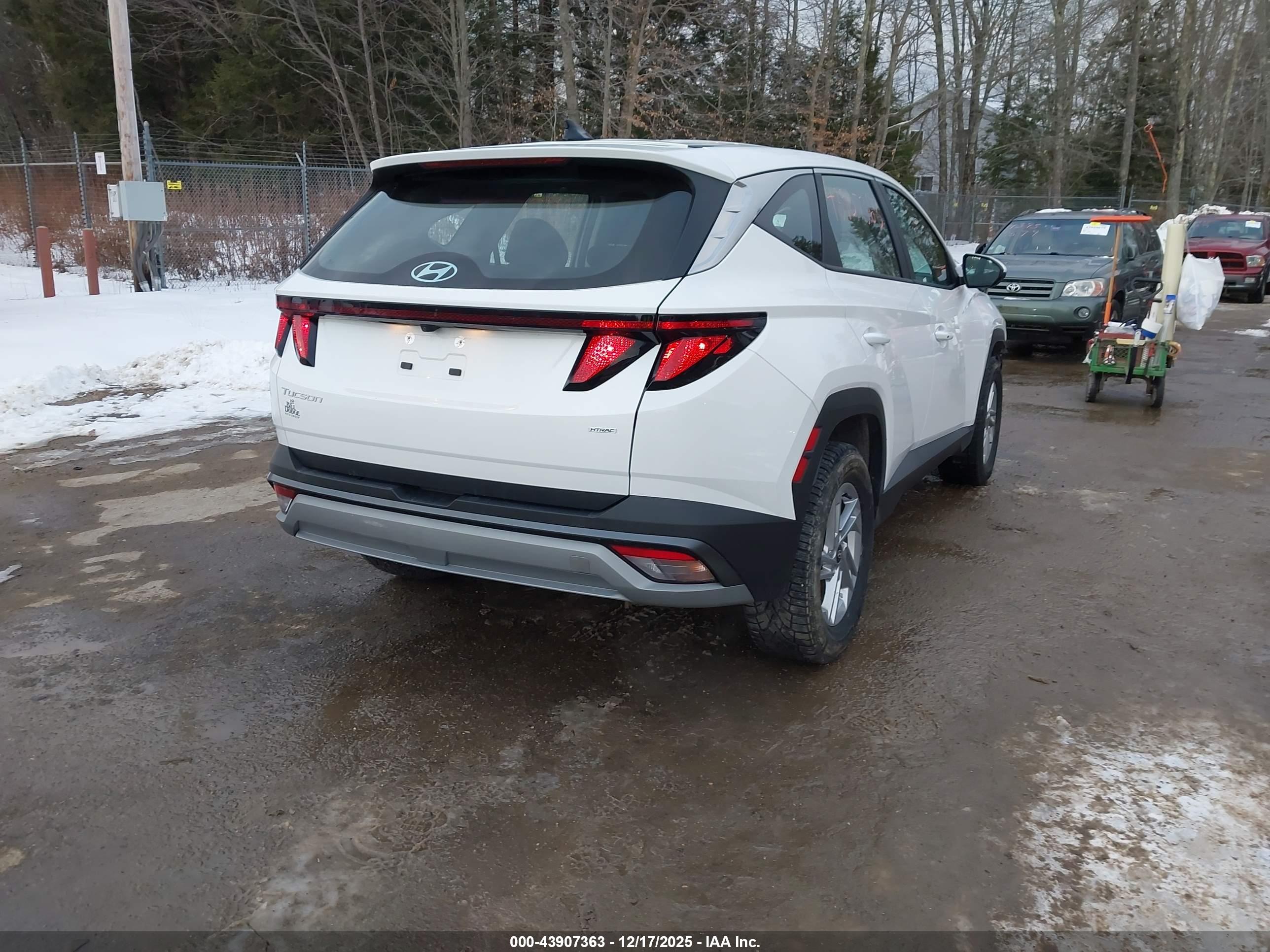 HYUNDAI TUCSON image 4