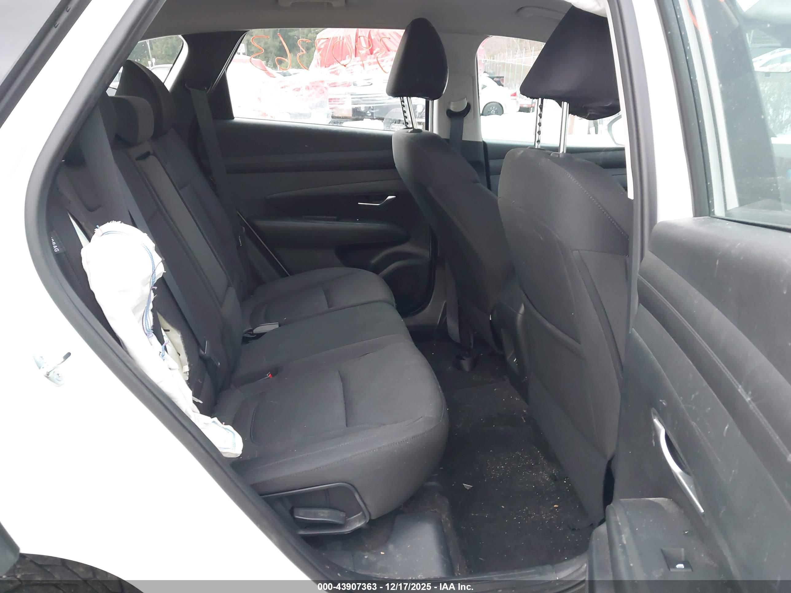 HYUNDAI TUCSON image 8