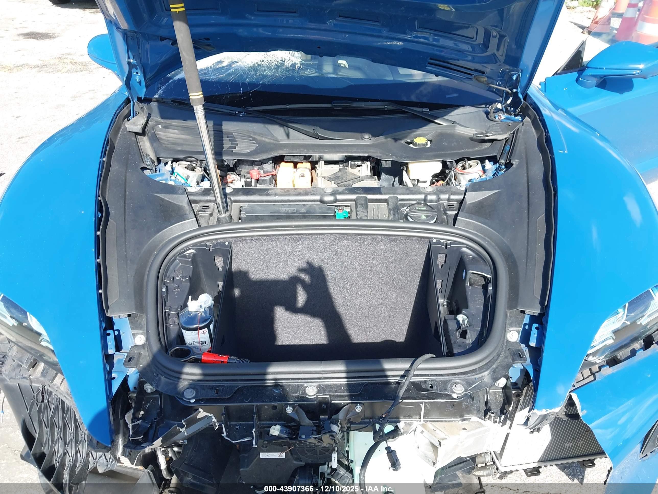 PORSCHE TAYCAN image 10