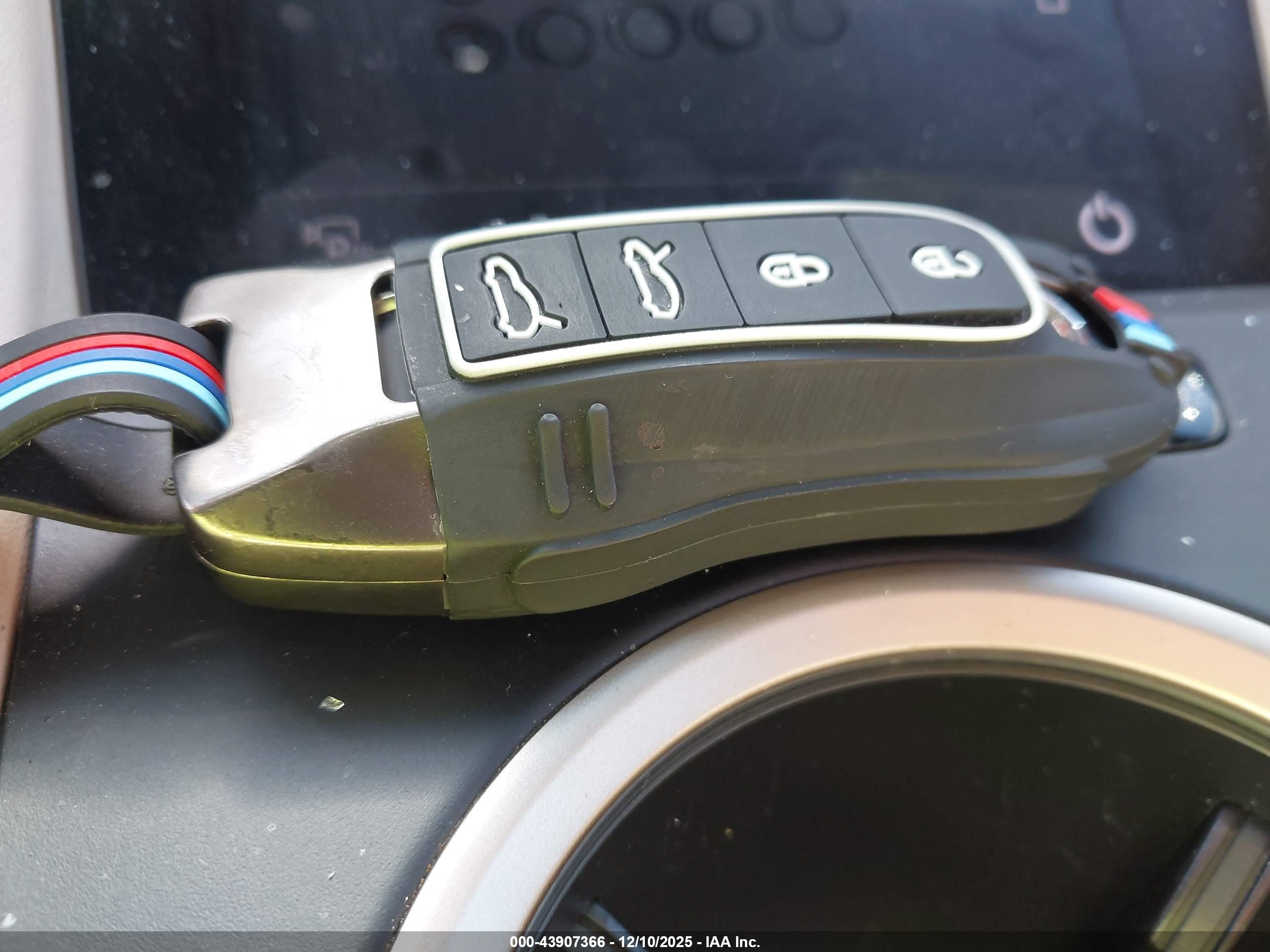 PORSCHE TAYCAN image 11