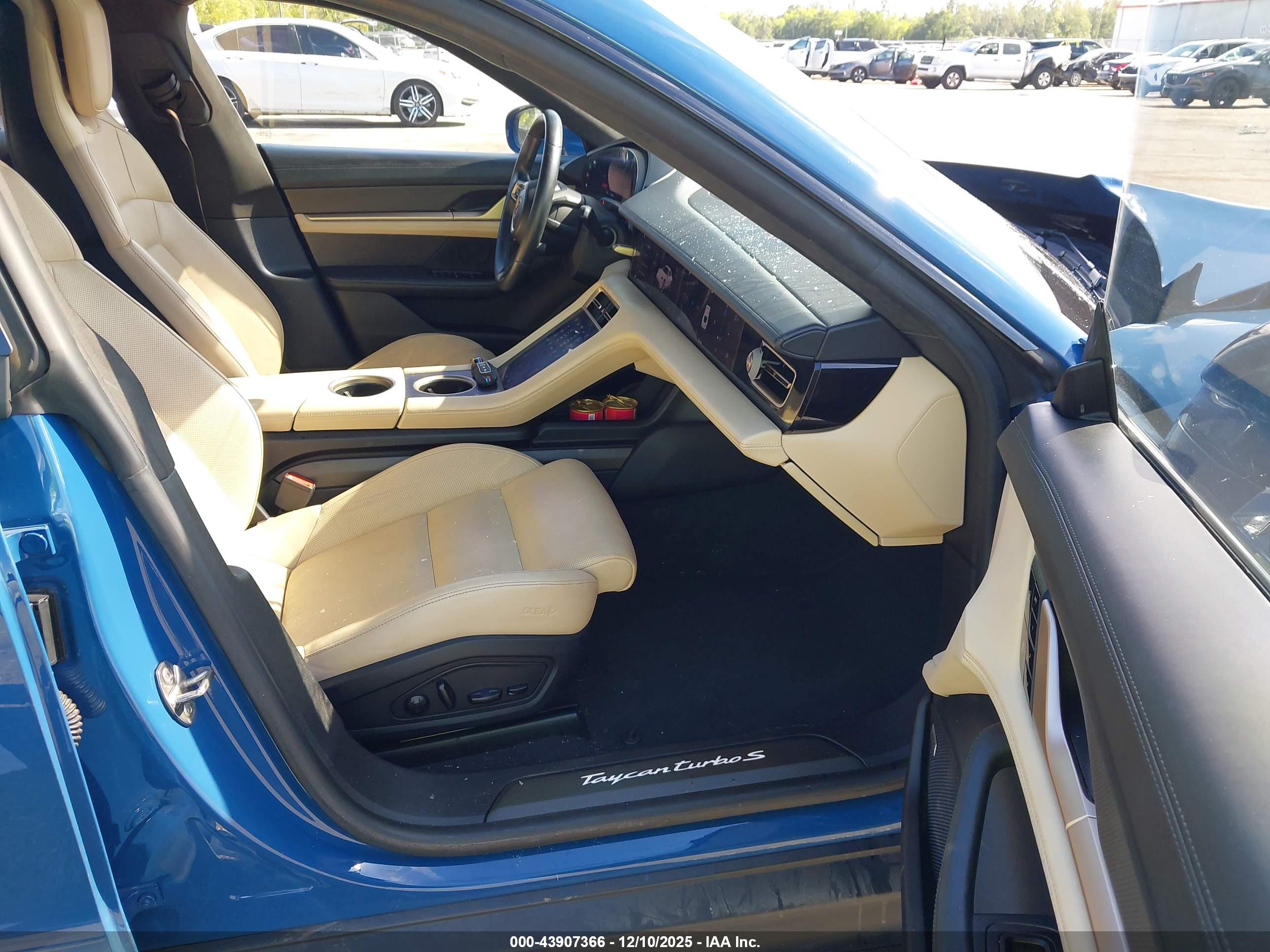 PORSCHE TAYCAN image 5