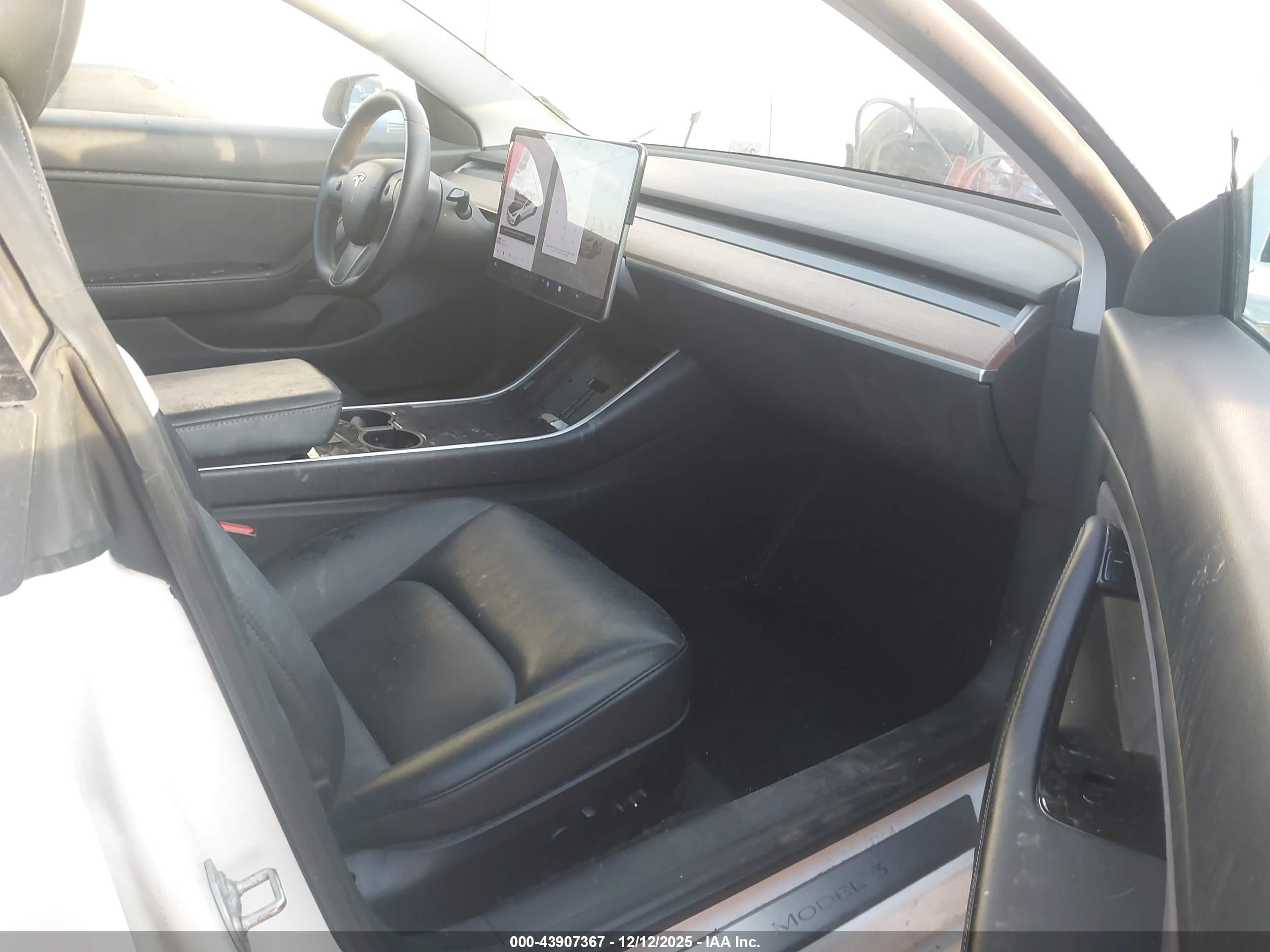 TESLA MODEL image 5