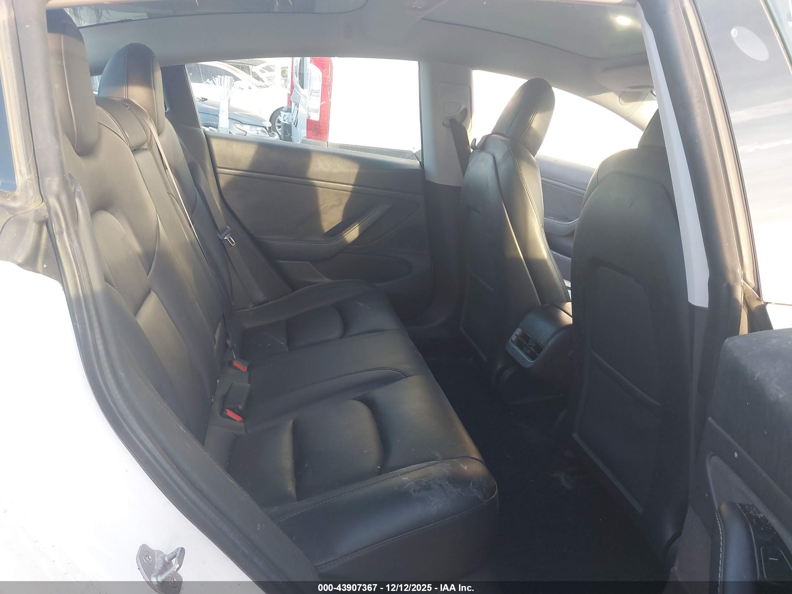 TESLA MODEL image 8