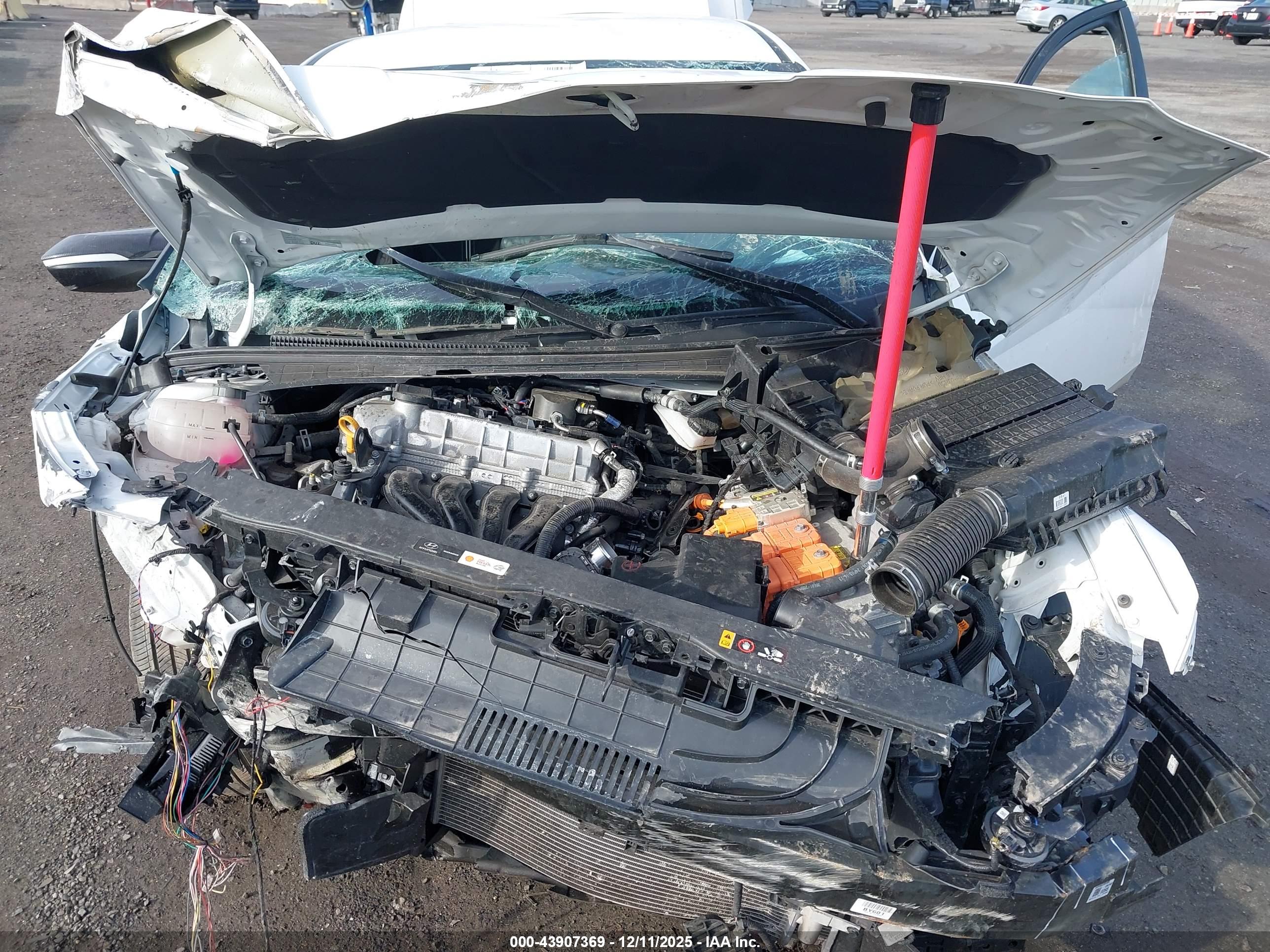 HYUNDAI ELANTRA image 10