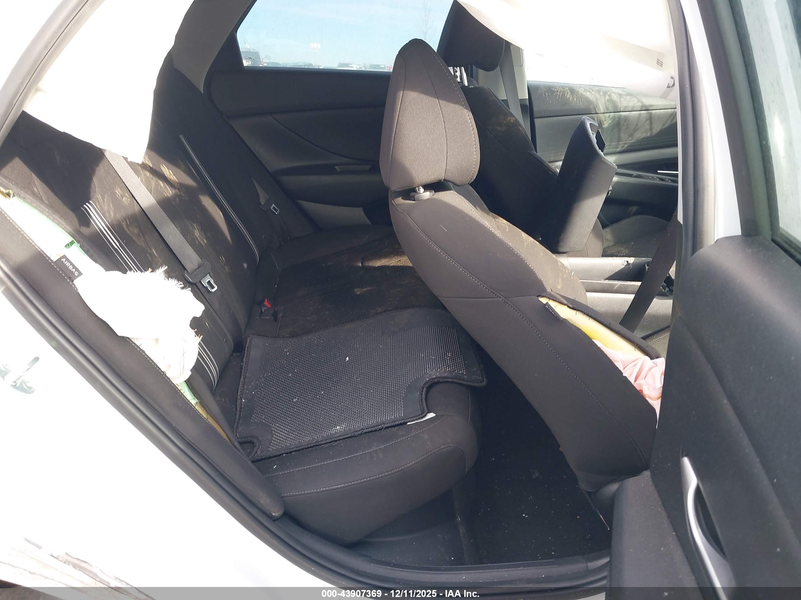 HYUNDAI ELANTRA image 8