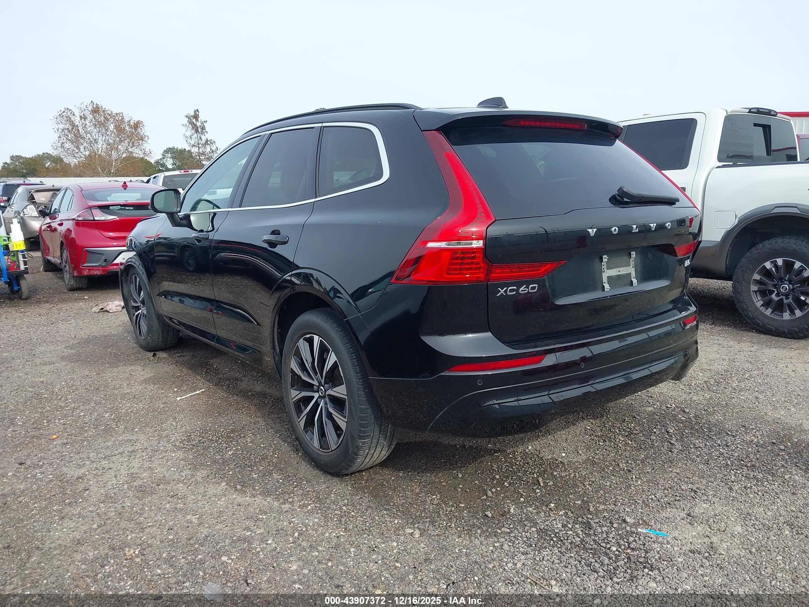 VOLVO XC60 image 3