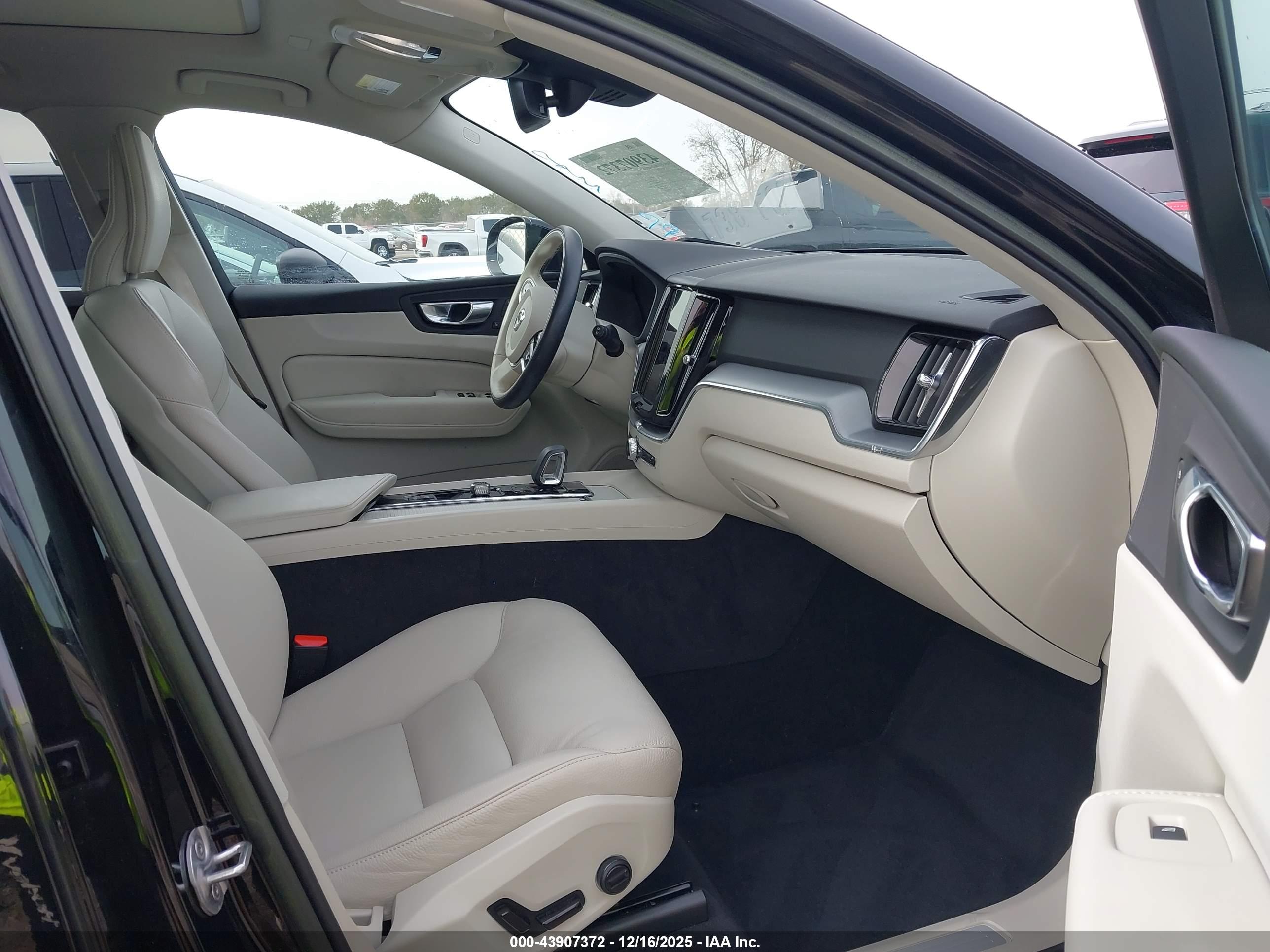 VOLVO XC60 image 5