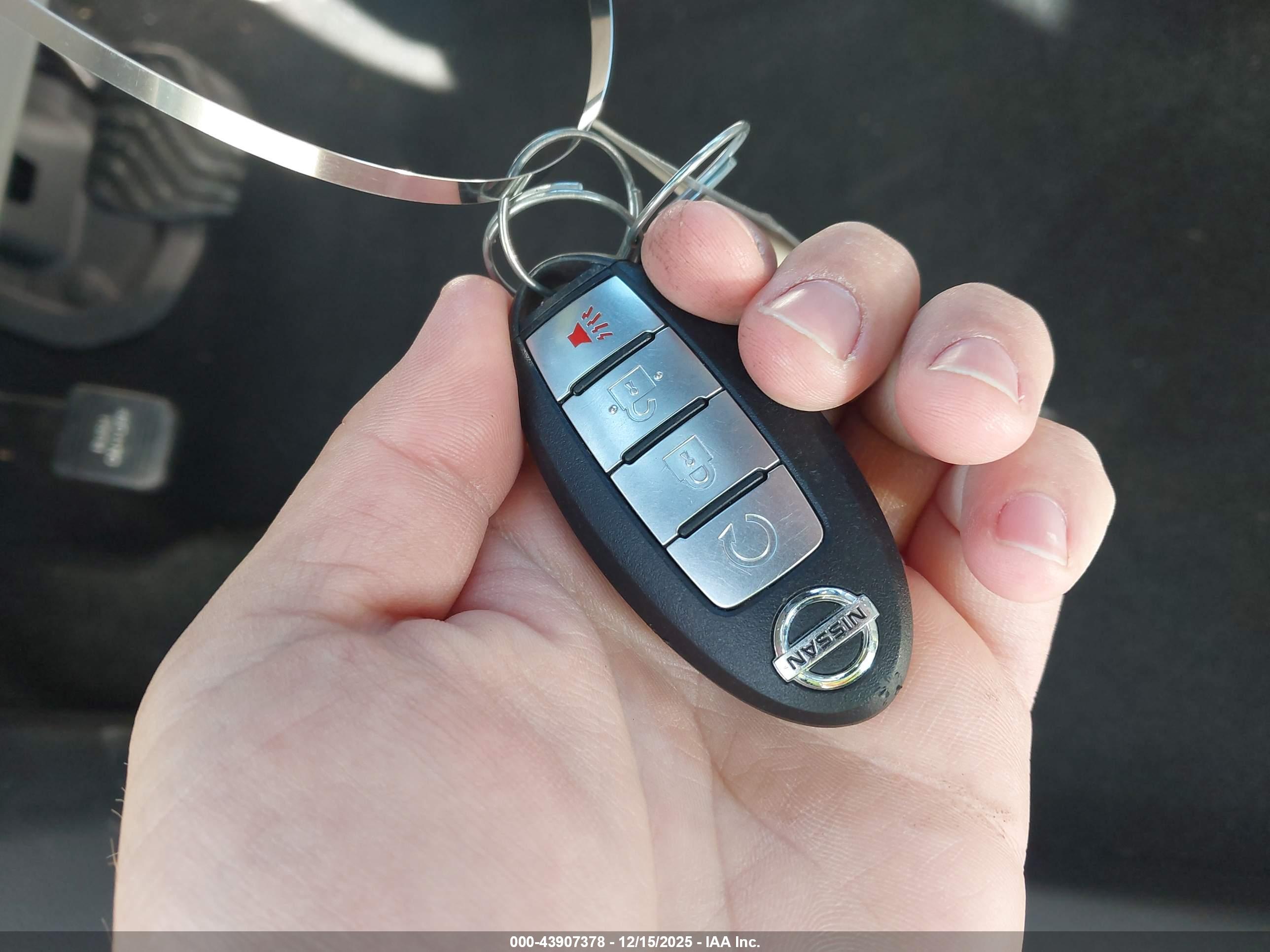 NISSAN ROGUE image 11