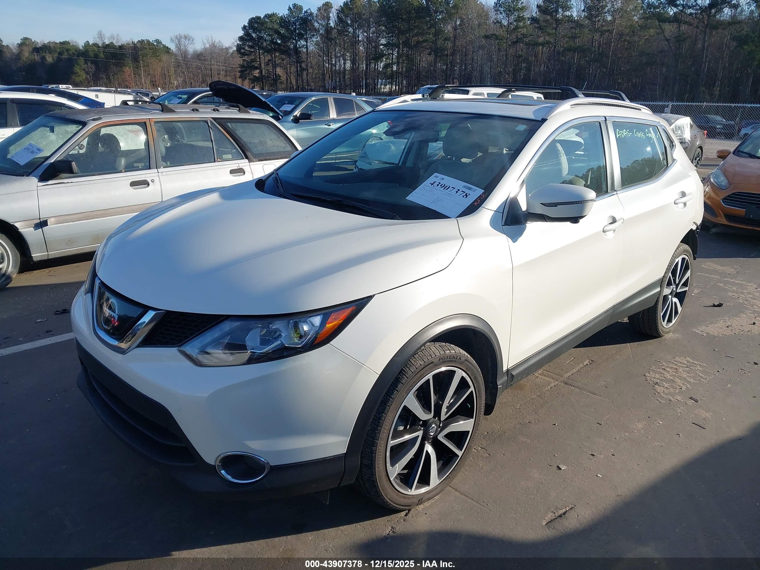 NISSAN ROGUE image 2