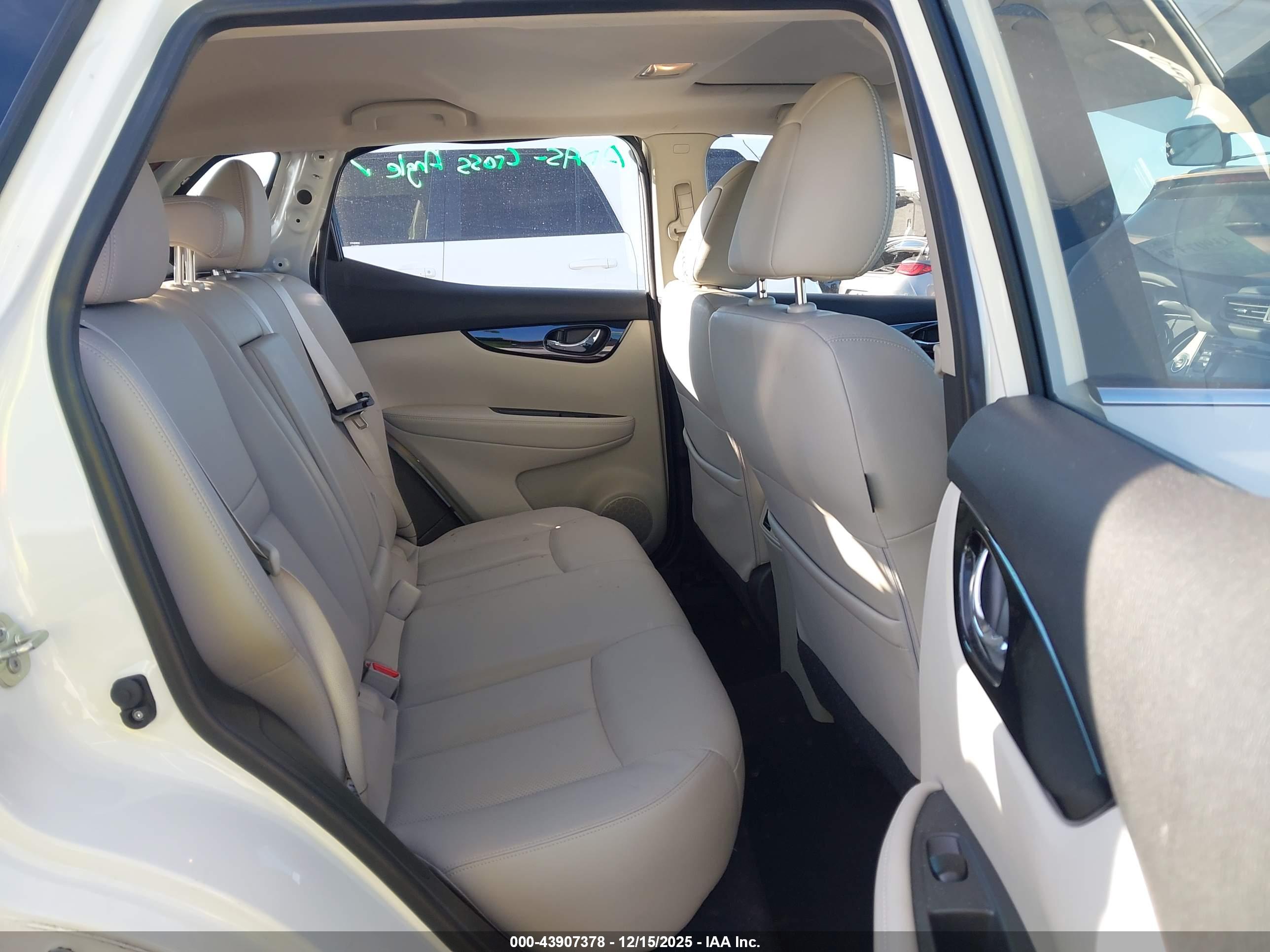 NISSAN ROGUE image 8