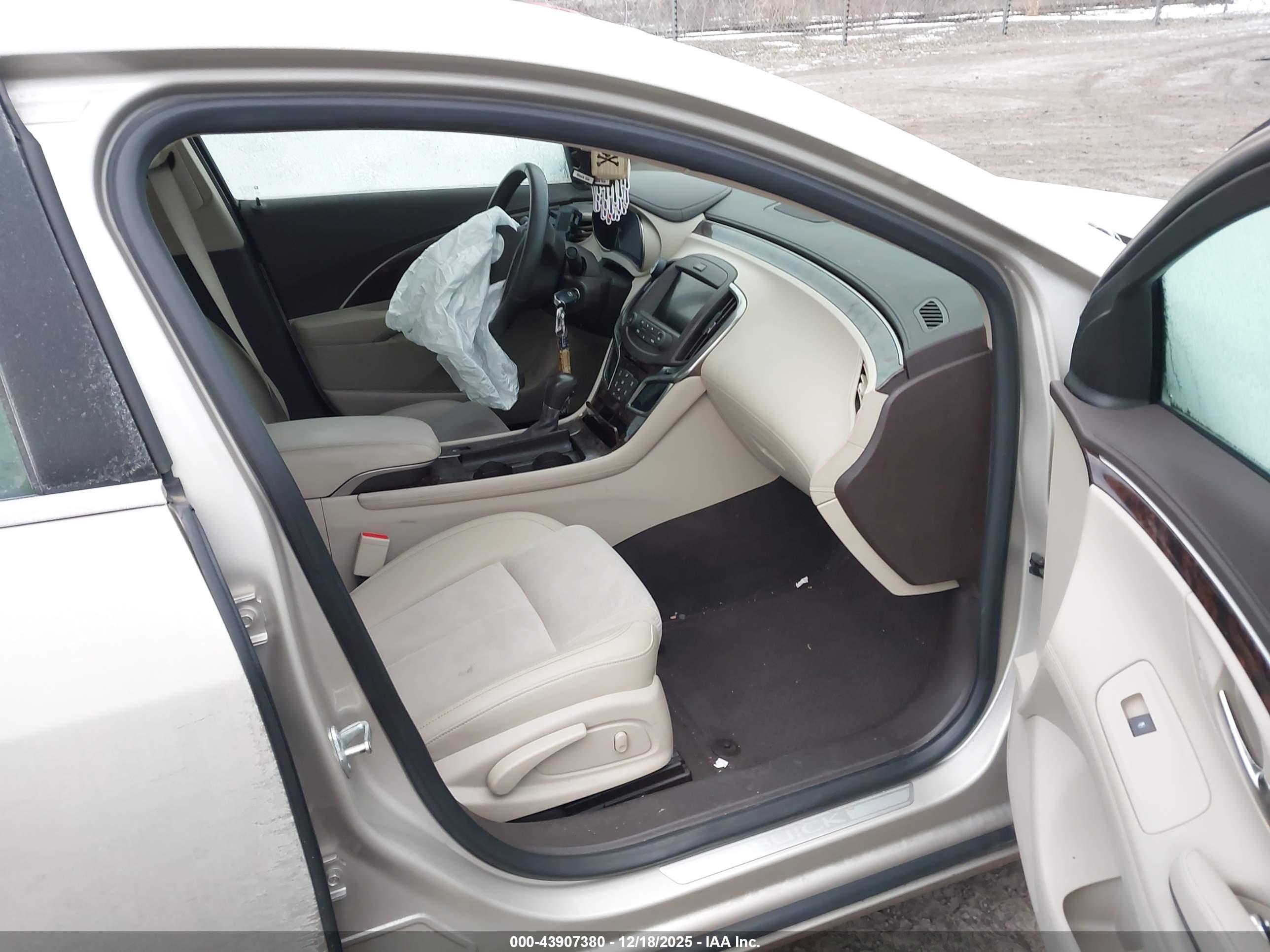 BUICK LACROSSE image 5