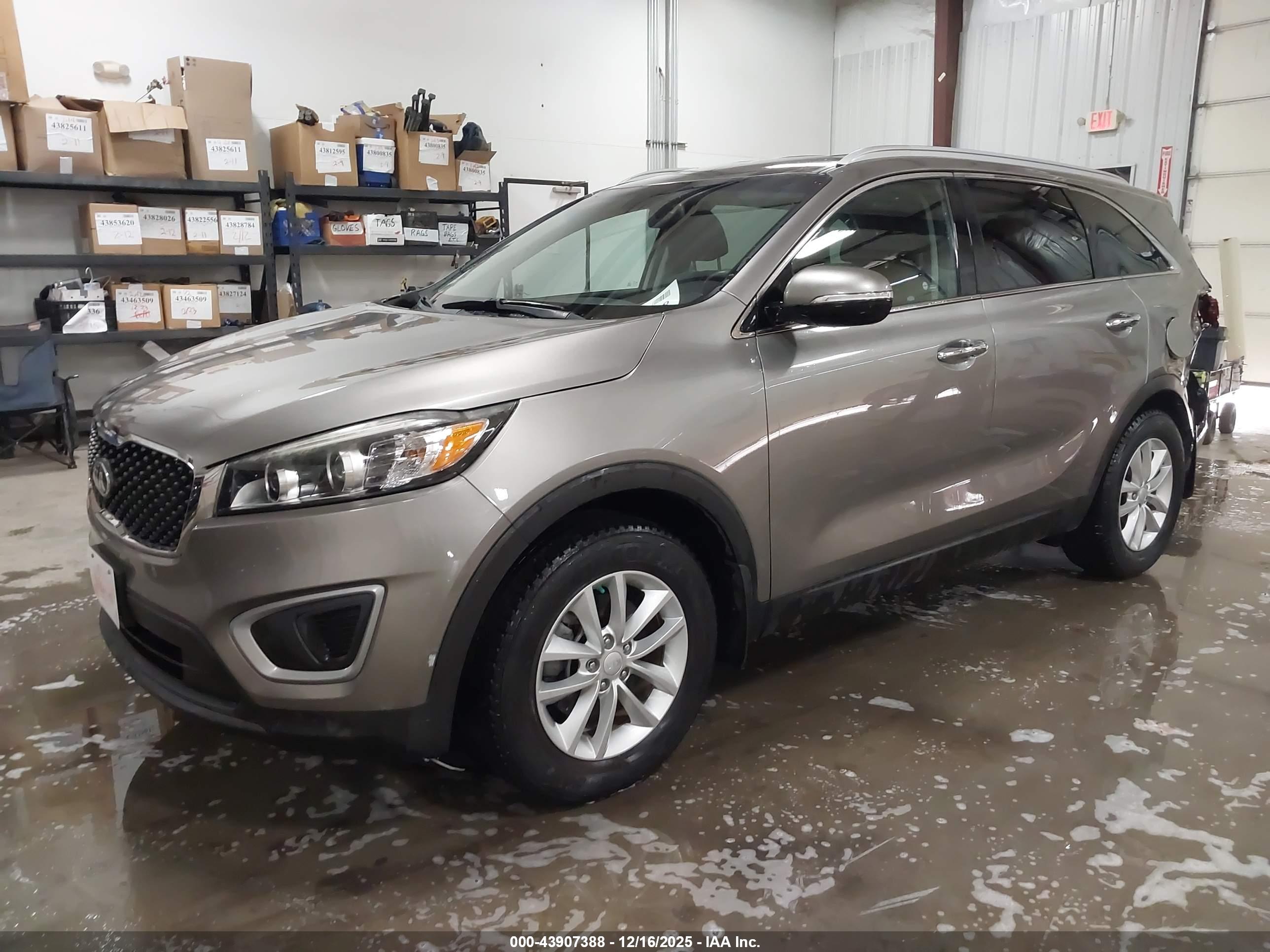 KIA SORENTO image 2