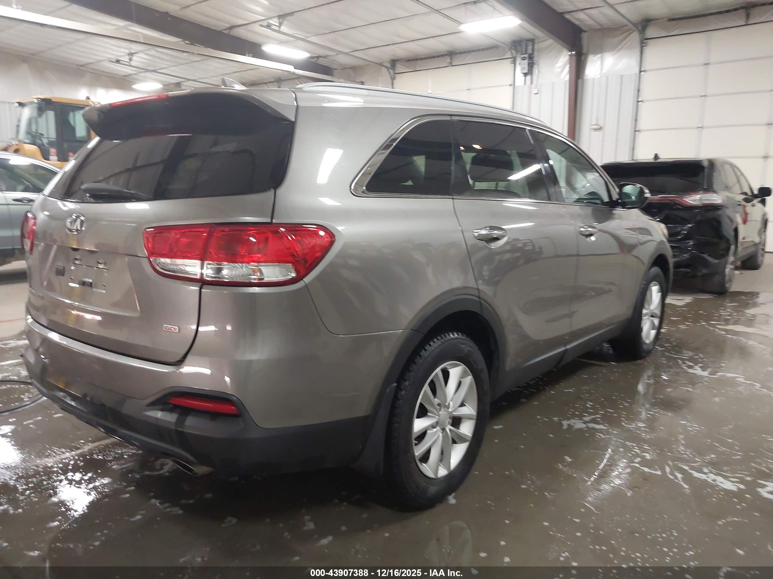 KIA SORENTO image 4
