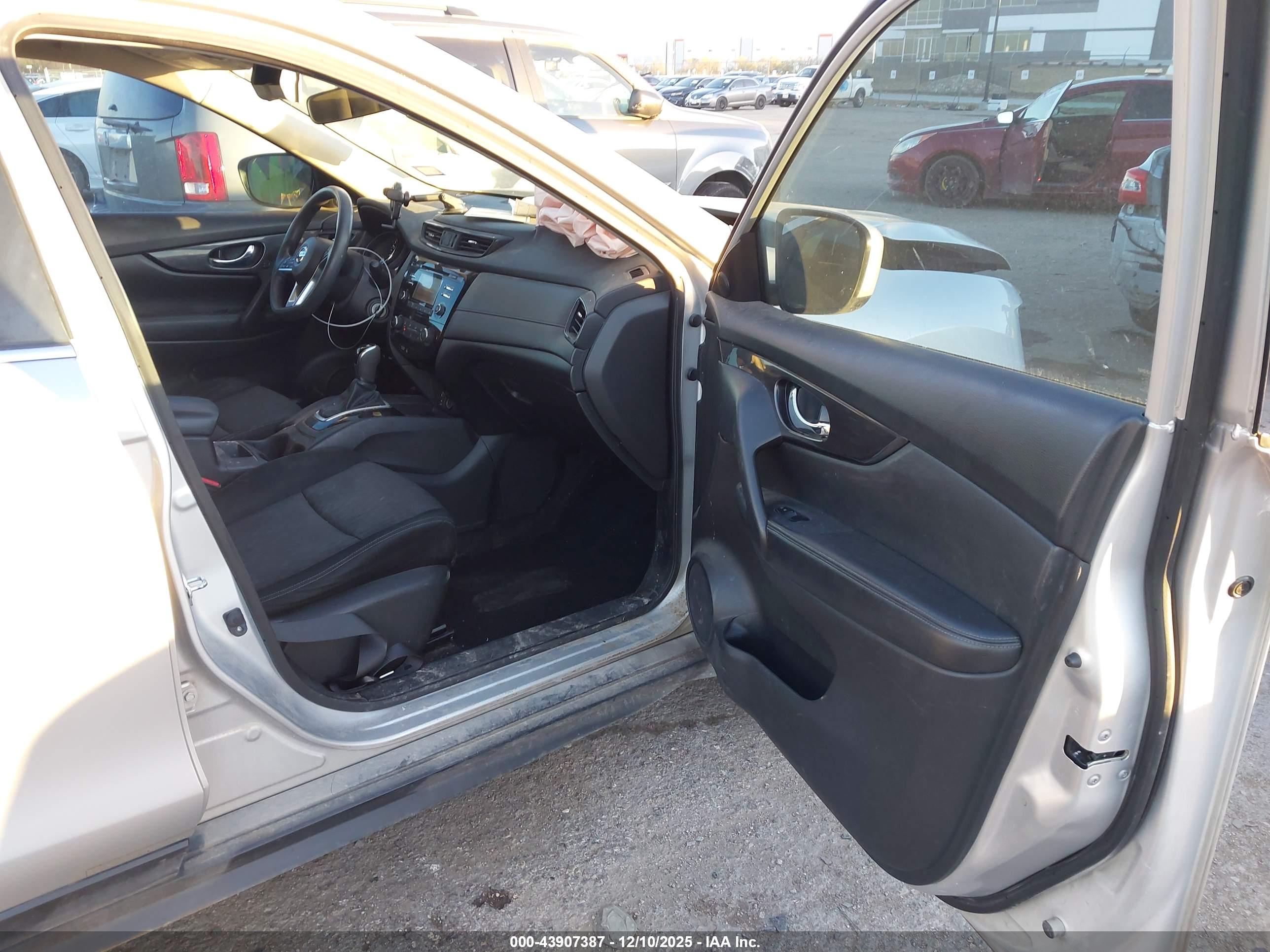 NISSAN ROGUE image 5