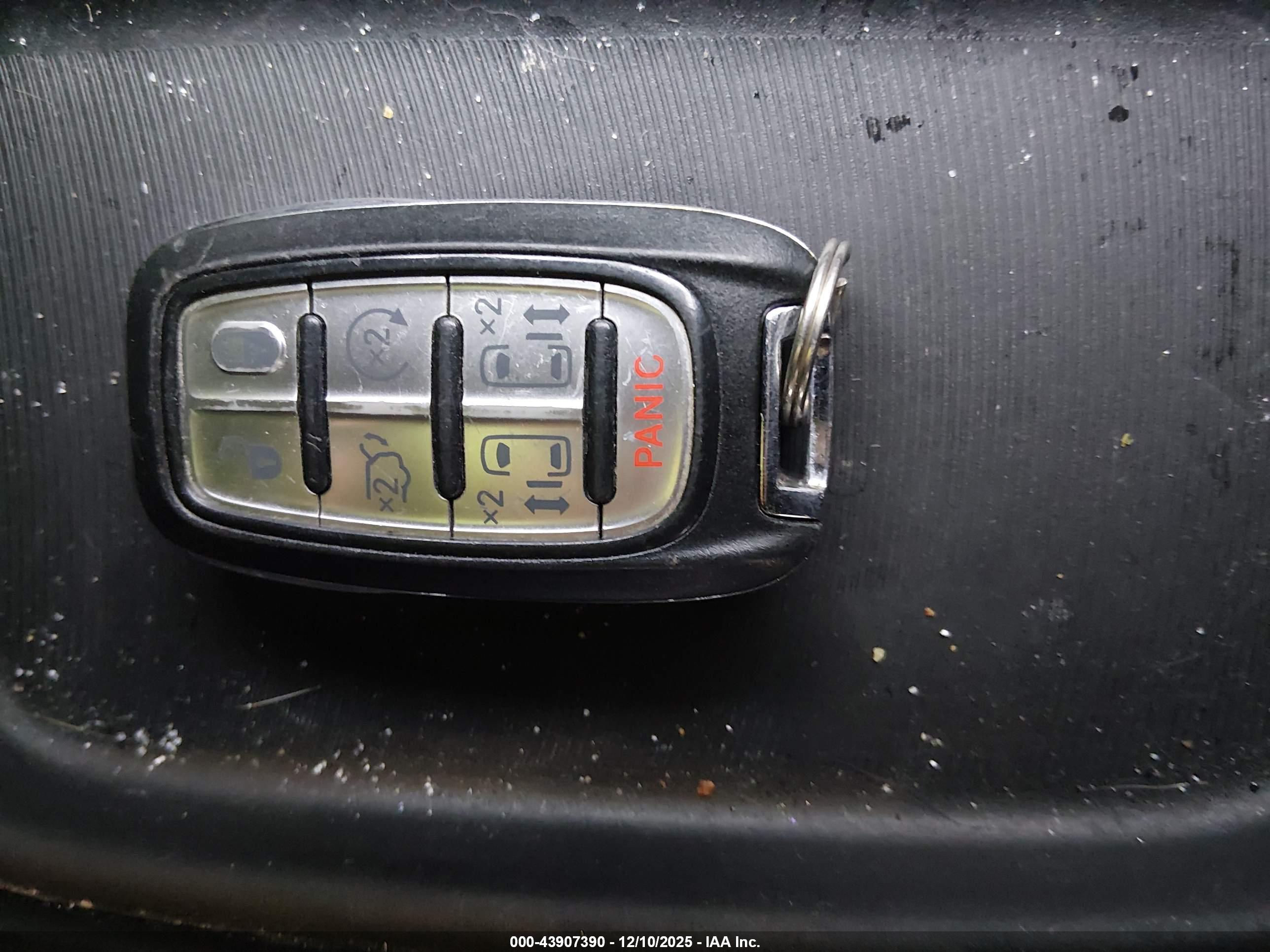 CHRYSLER PACIFICA image 11
