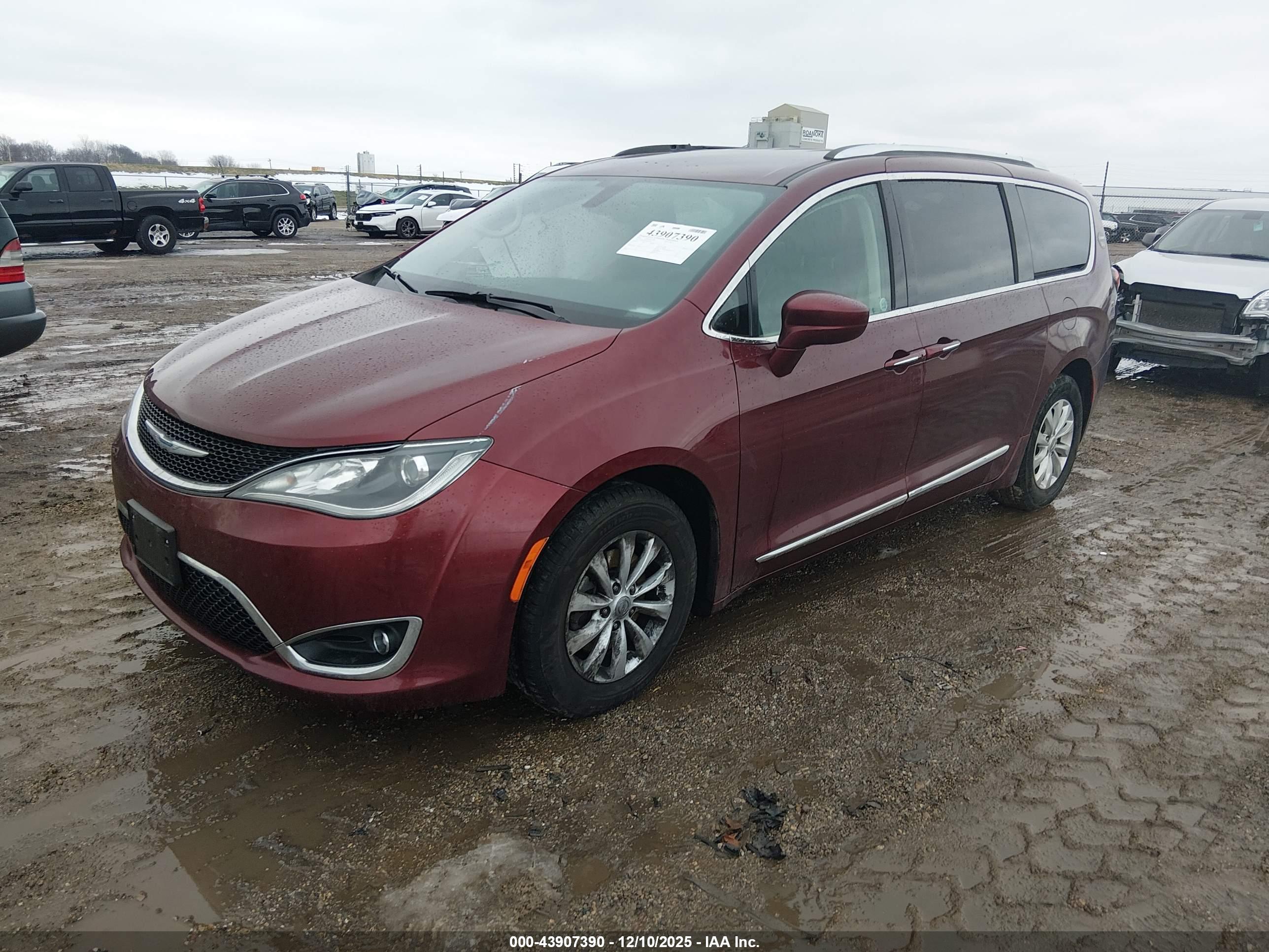 CHRYSLER PACIFICA image 2