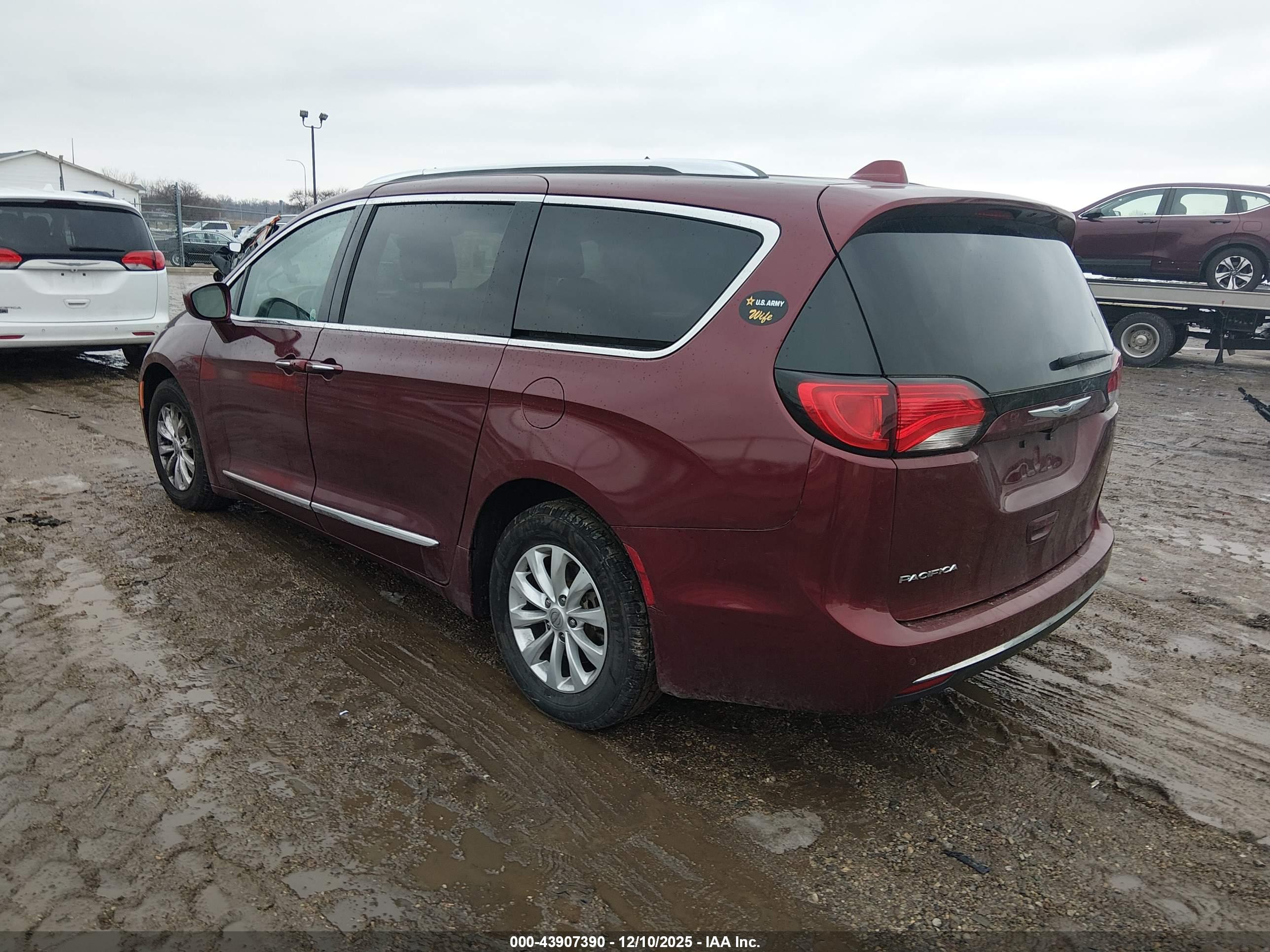 CHRYSLER PACIFICA image 3
