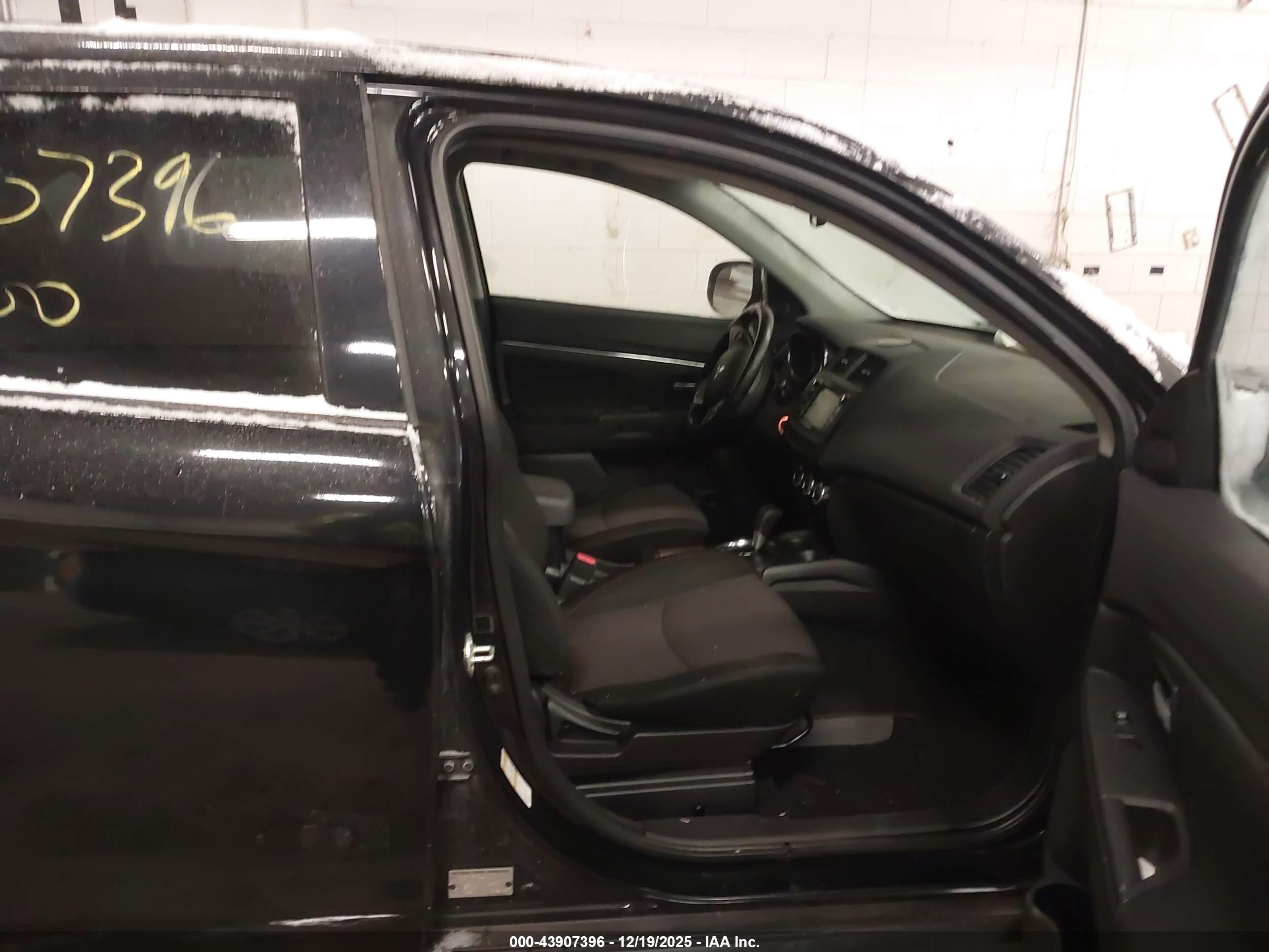 MITSUBISHI OUTLANDER image 5