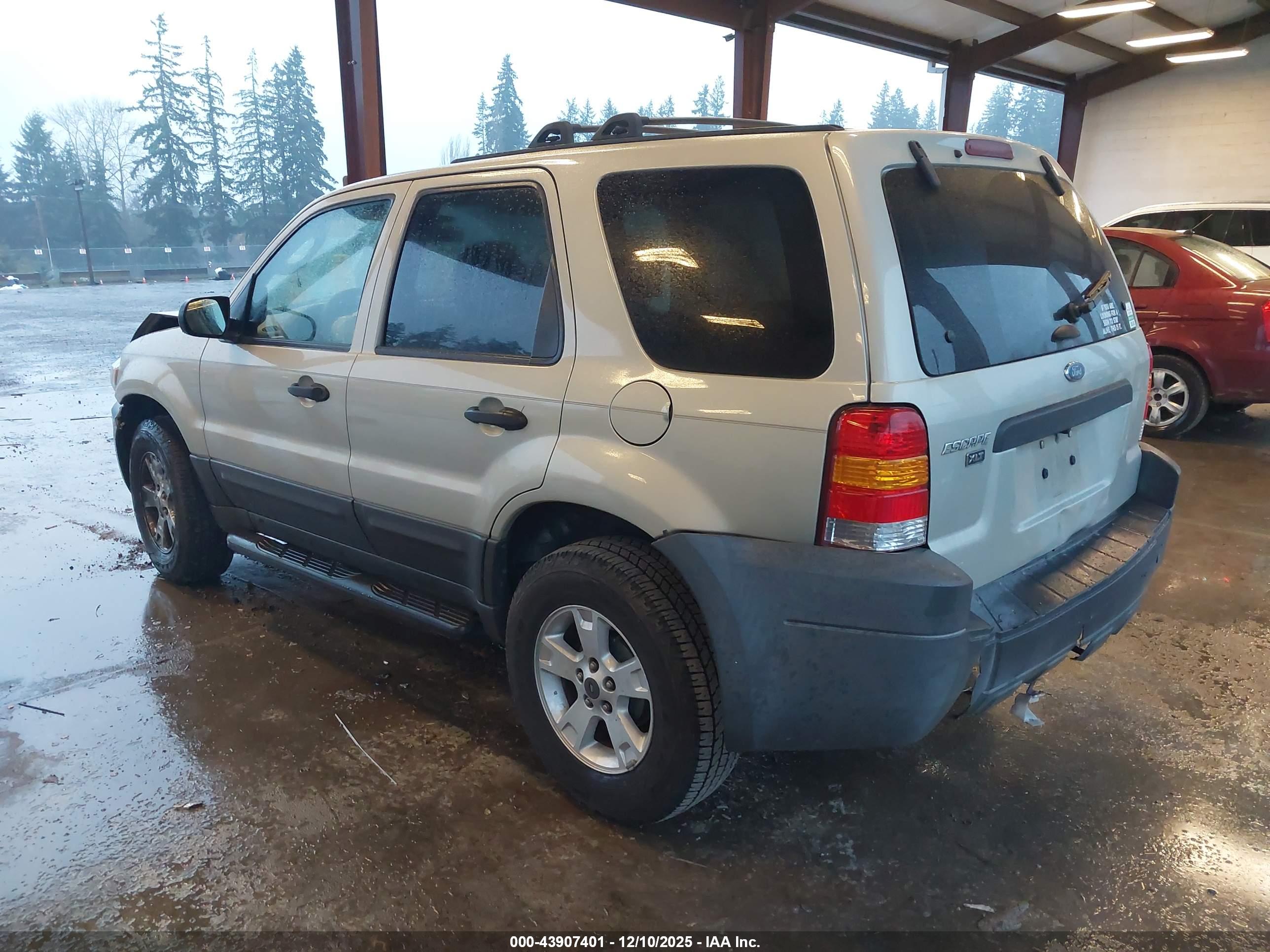 FORD ESCAPE image 3