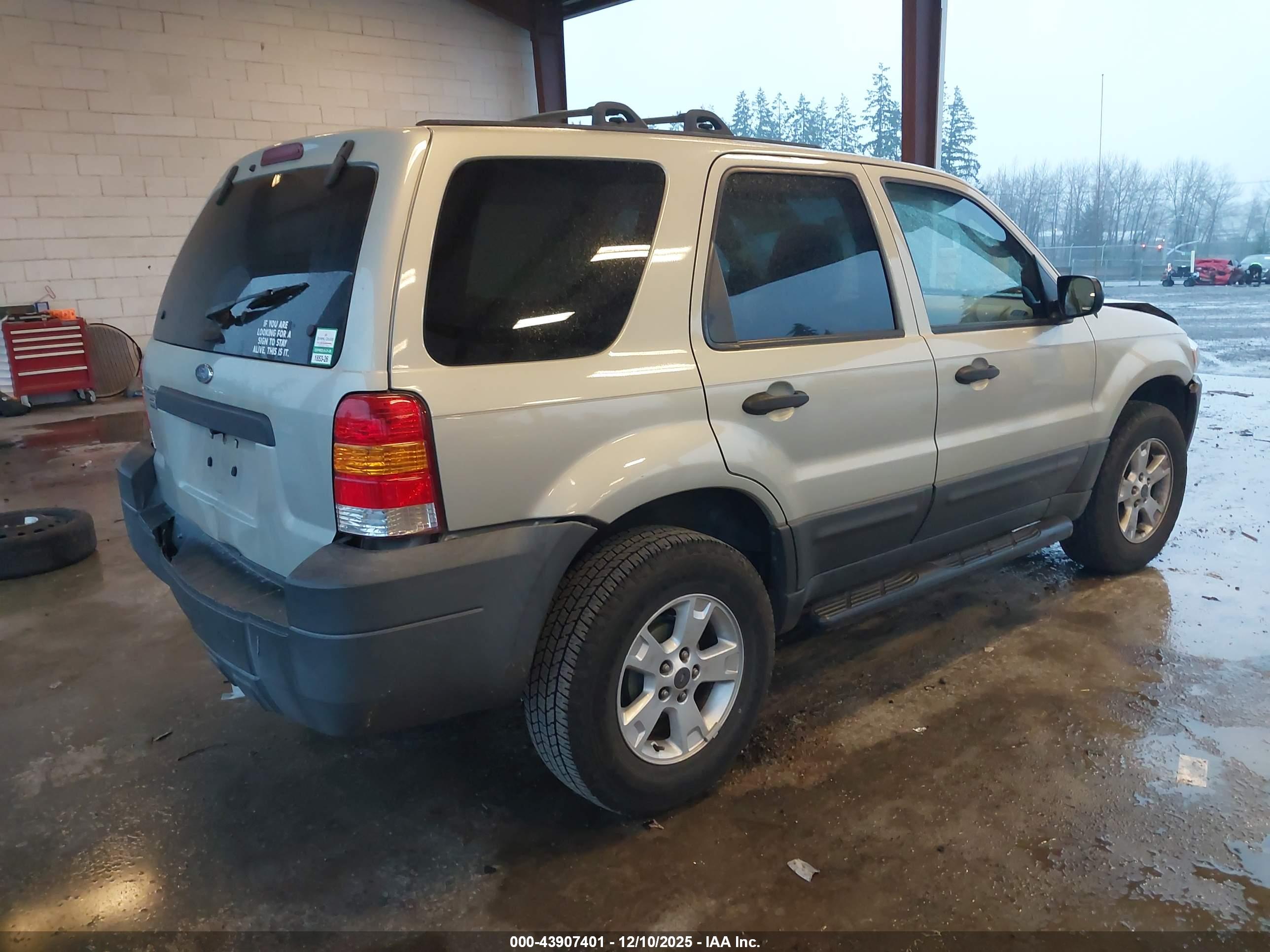 FORD ESCAPE image 4