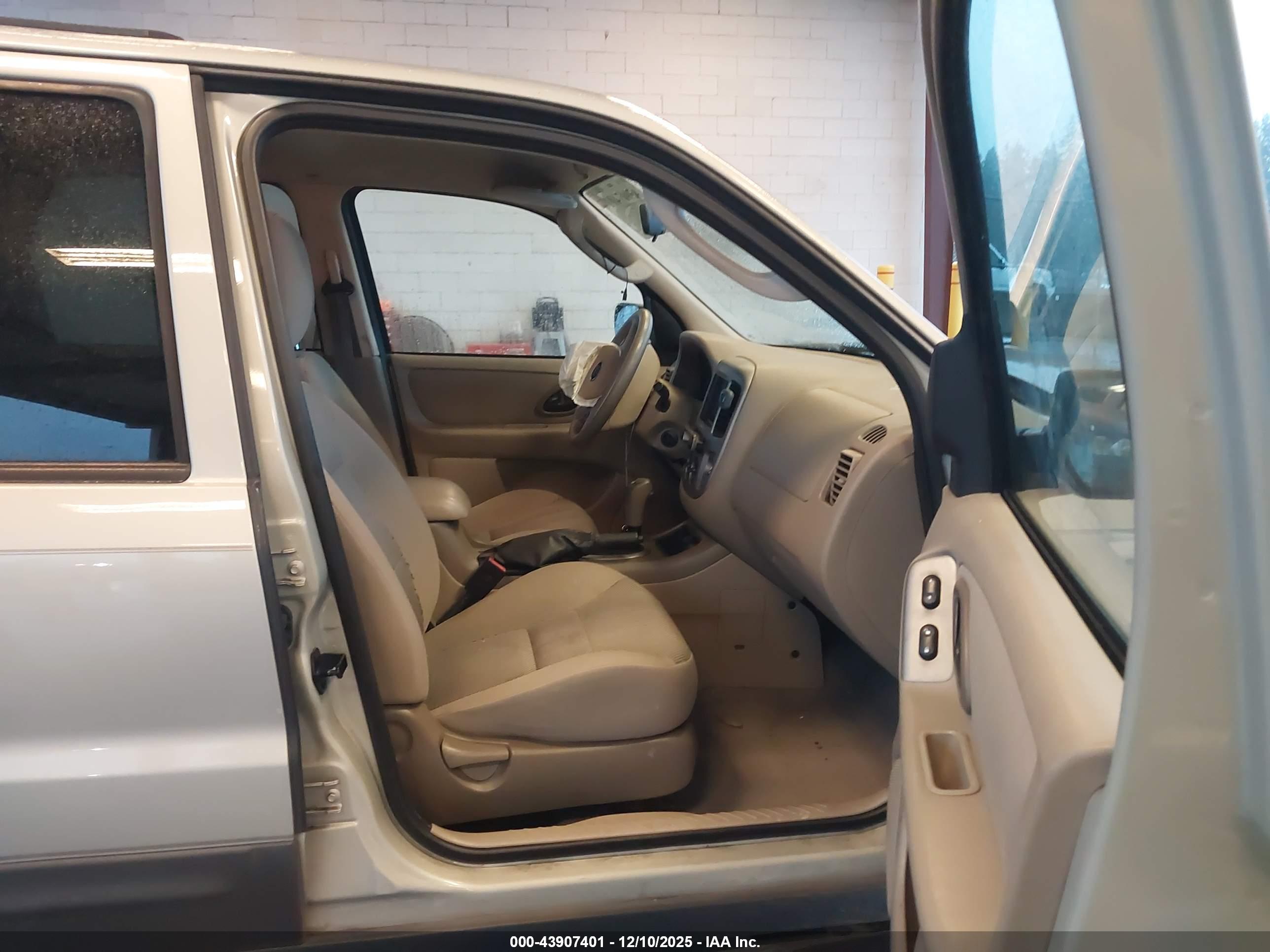 FORD ESCAPE image 5
