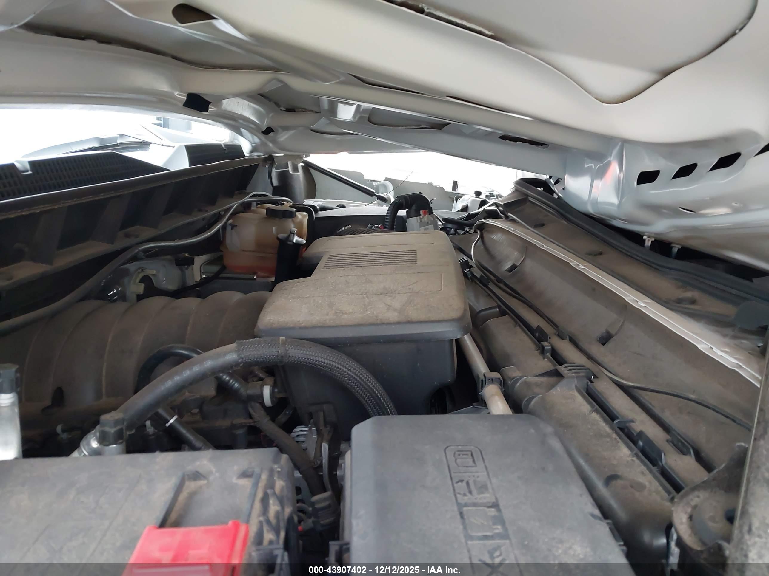 CHEVROLET SILVERADO image 10