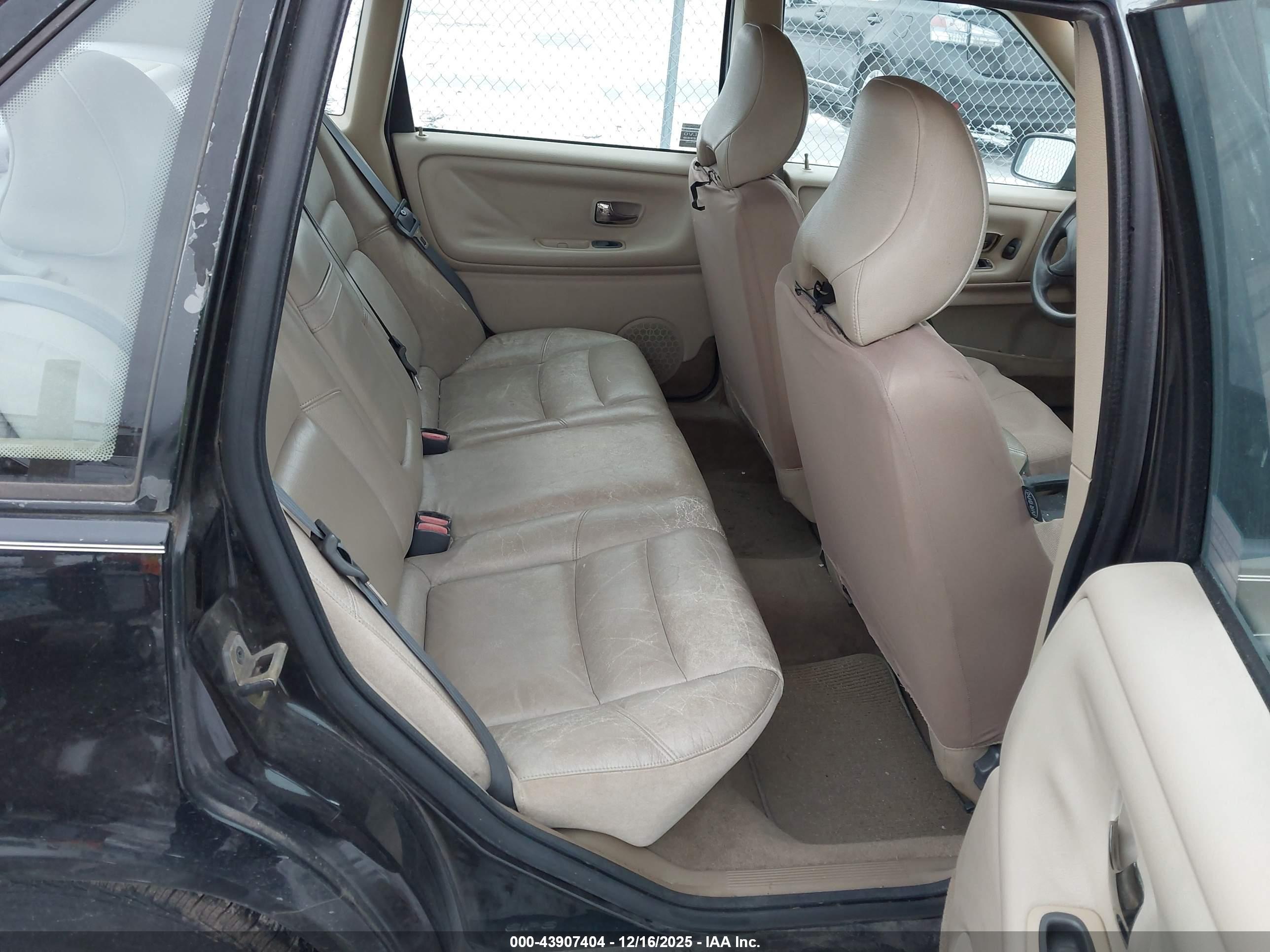 VOLVO S70 image 8