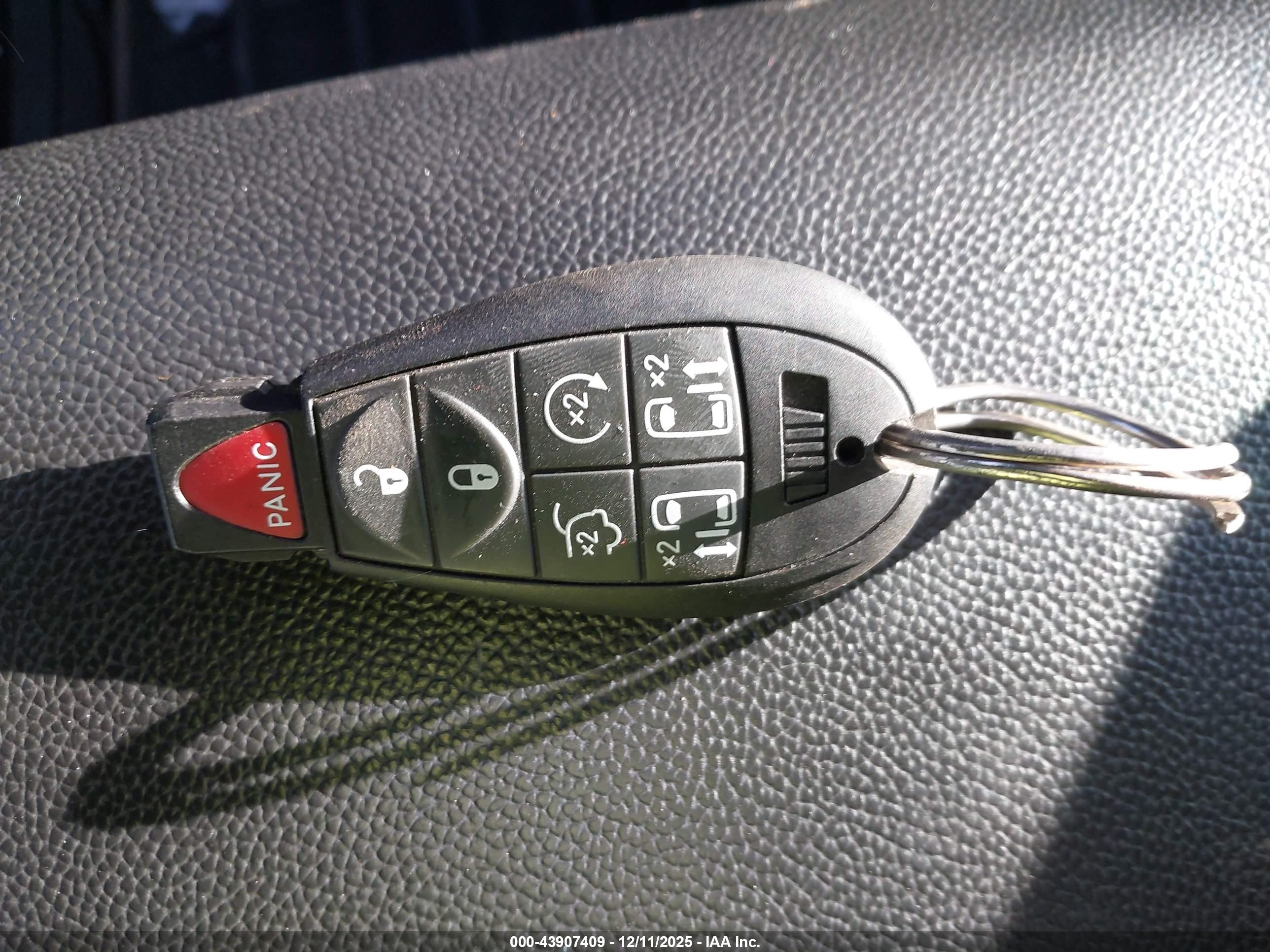 CHRYSLER TOWN image 11
