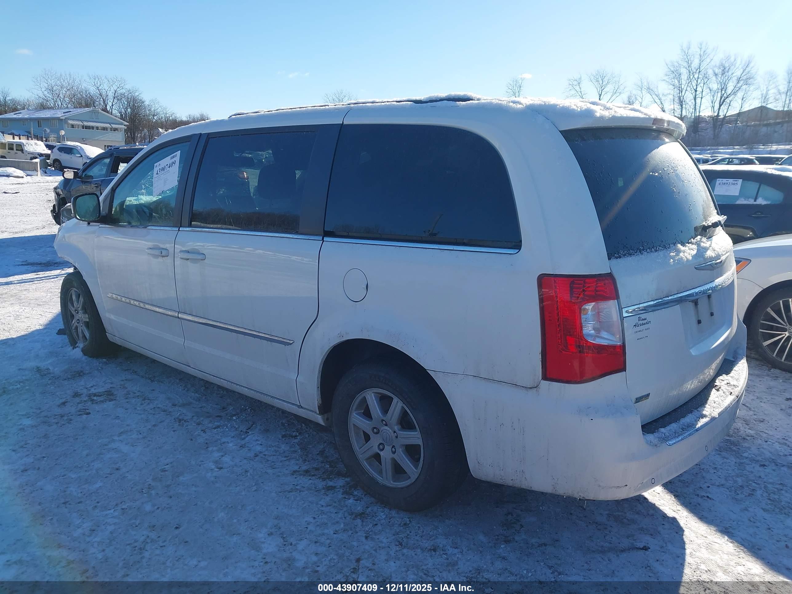 CHRYSLER TOWN image 3