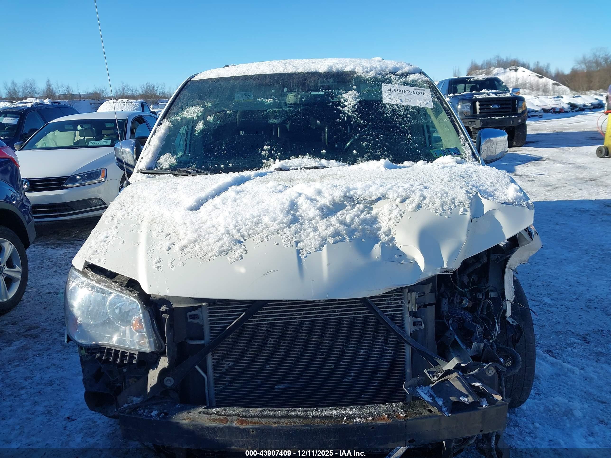 CHRYSLER TOWN image 6
