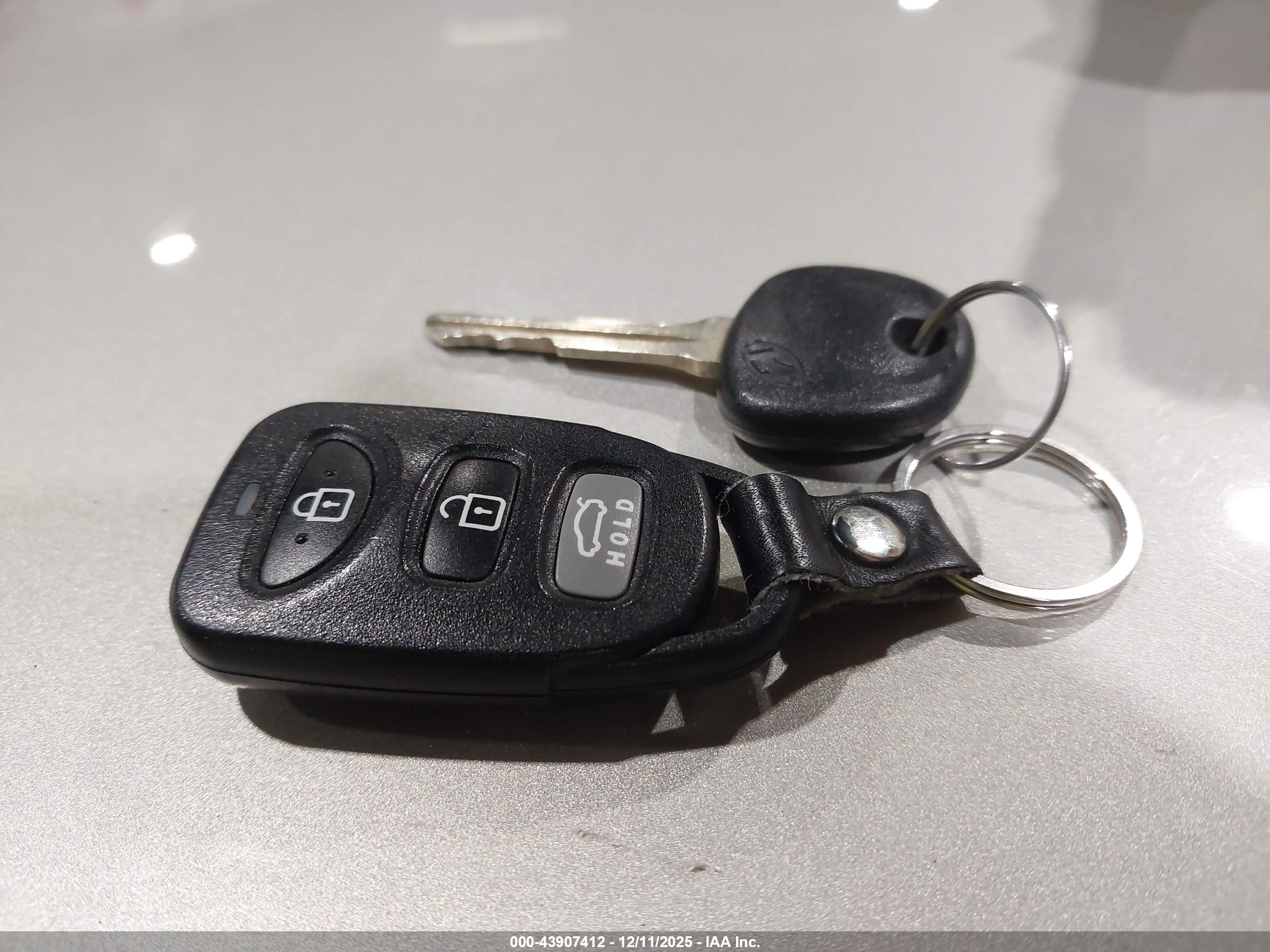 HYUNDAI ELANTRA image 11