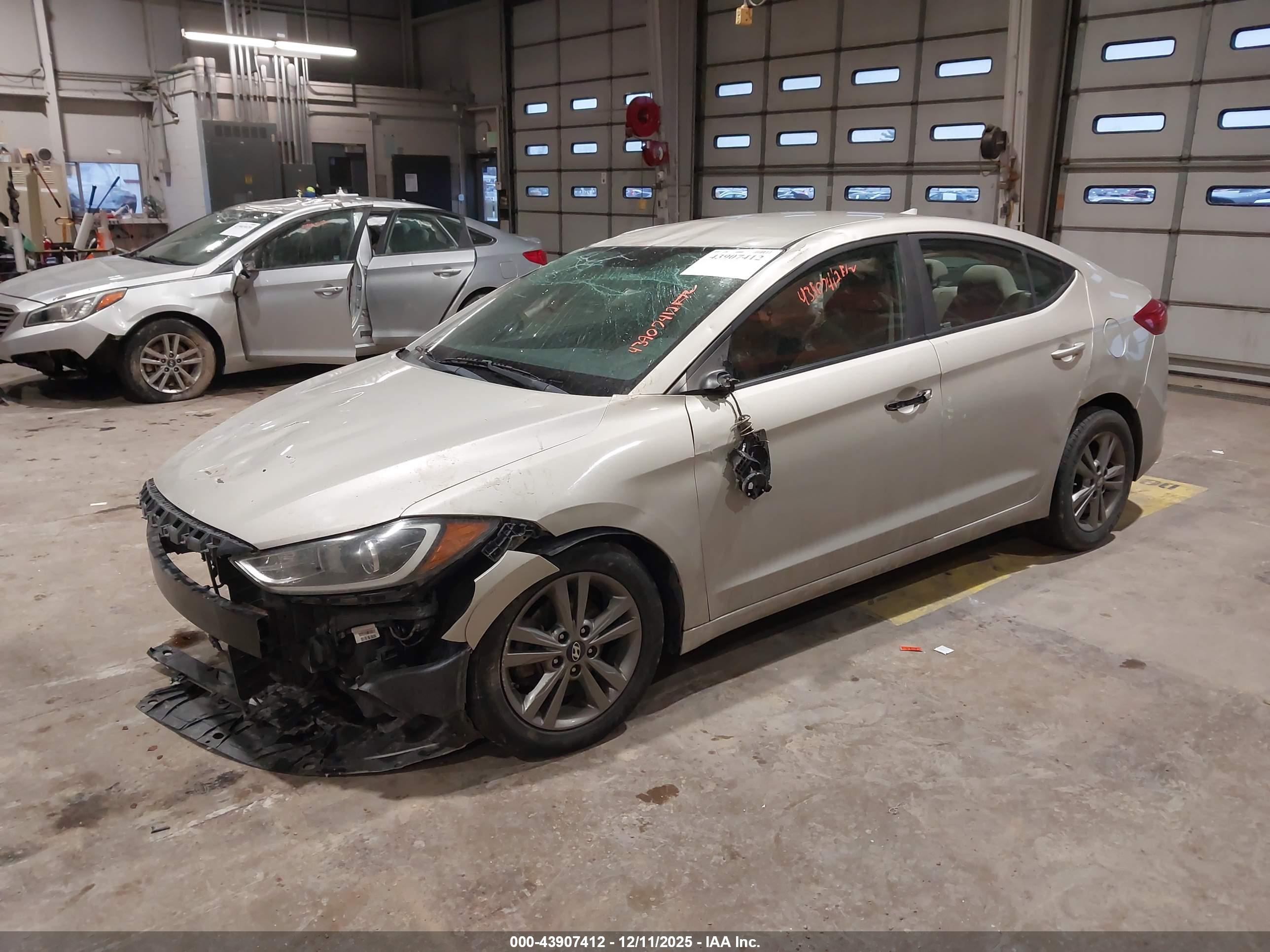 HYUNDAI ELANTRA image 2