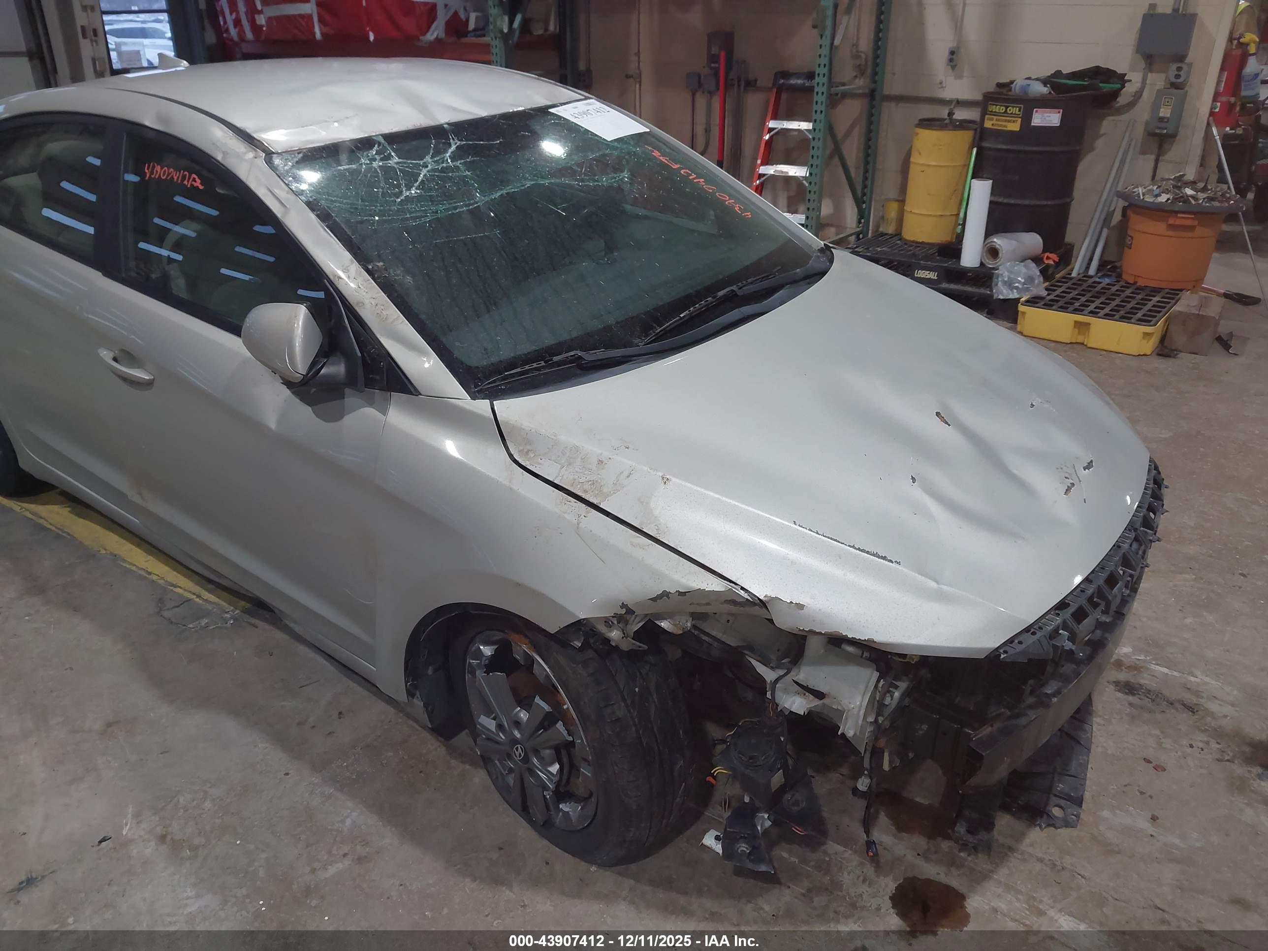 HYUNDAI ELANTRA image 6