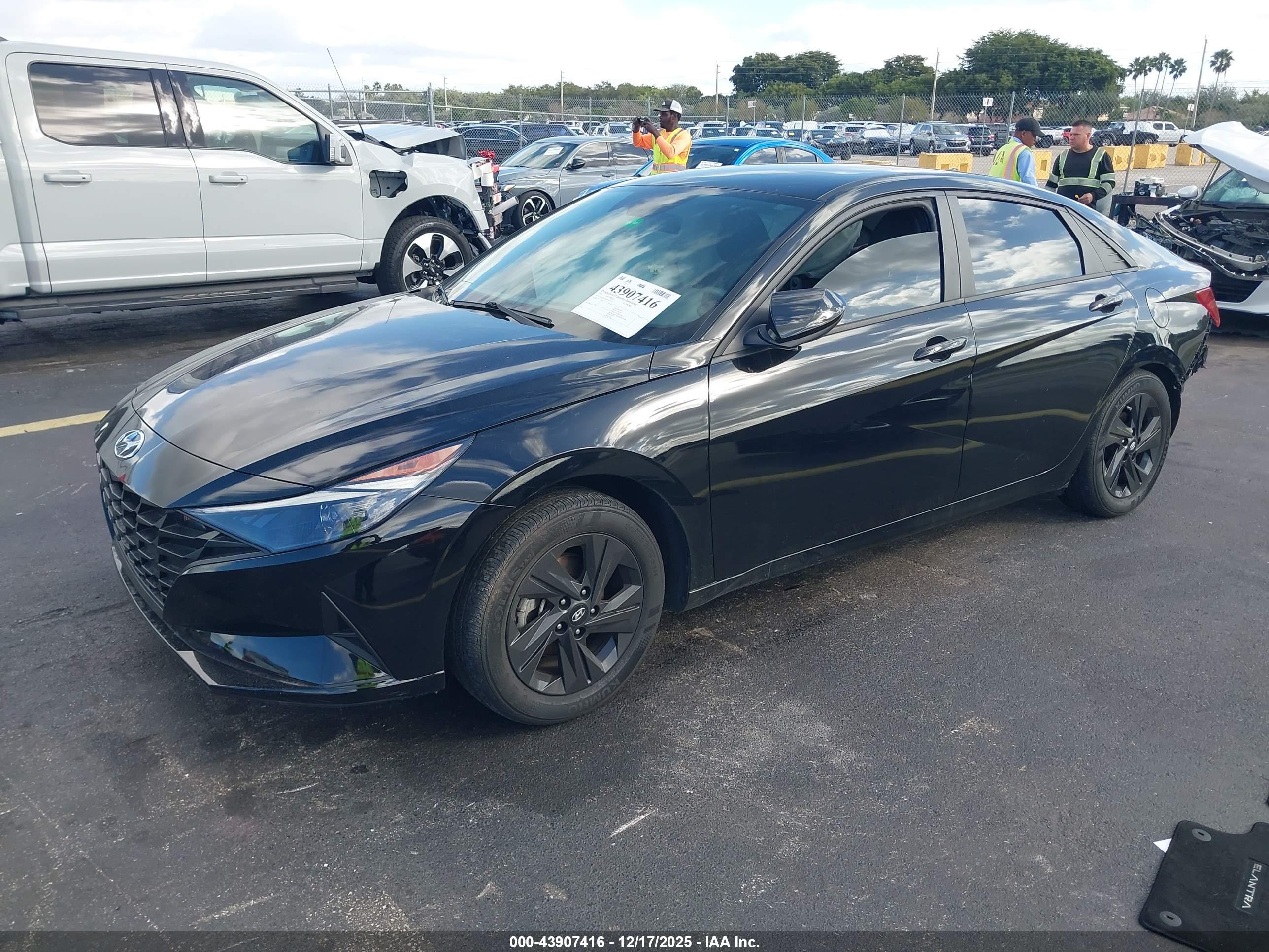 HYUNDAI ELANTRA image 2