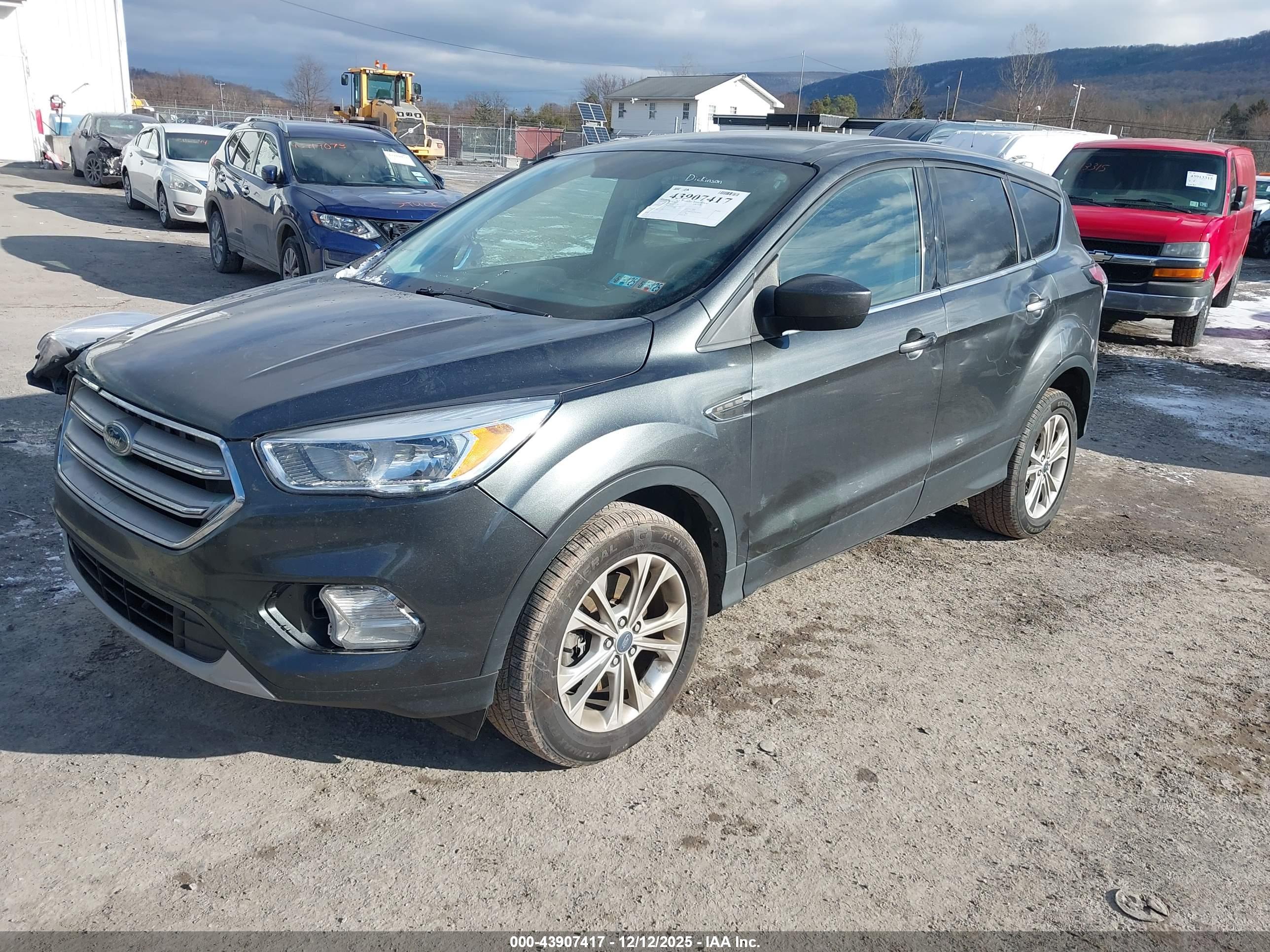 FORD ESCAPE image 2