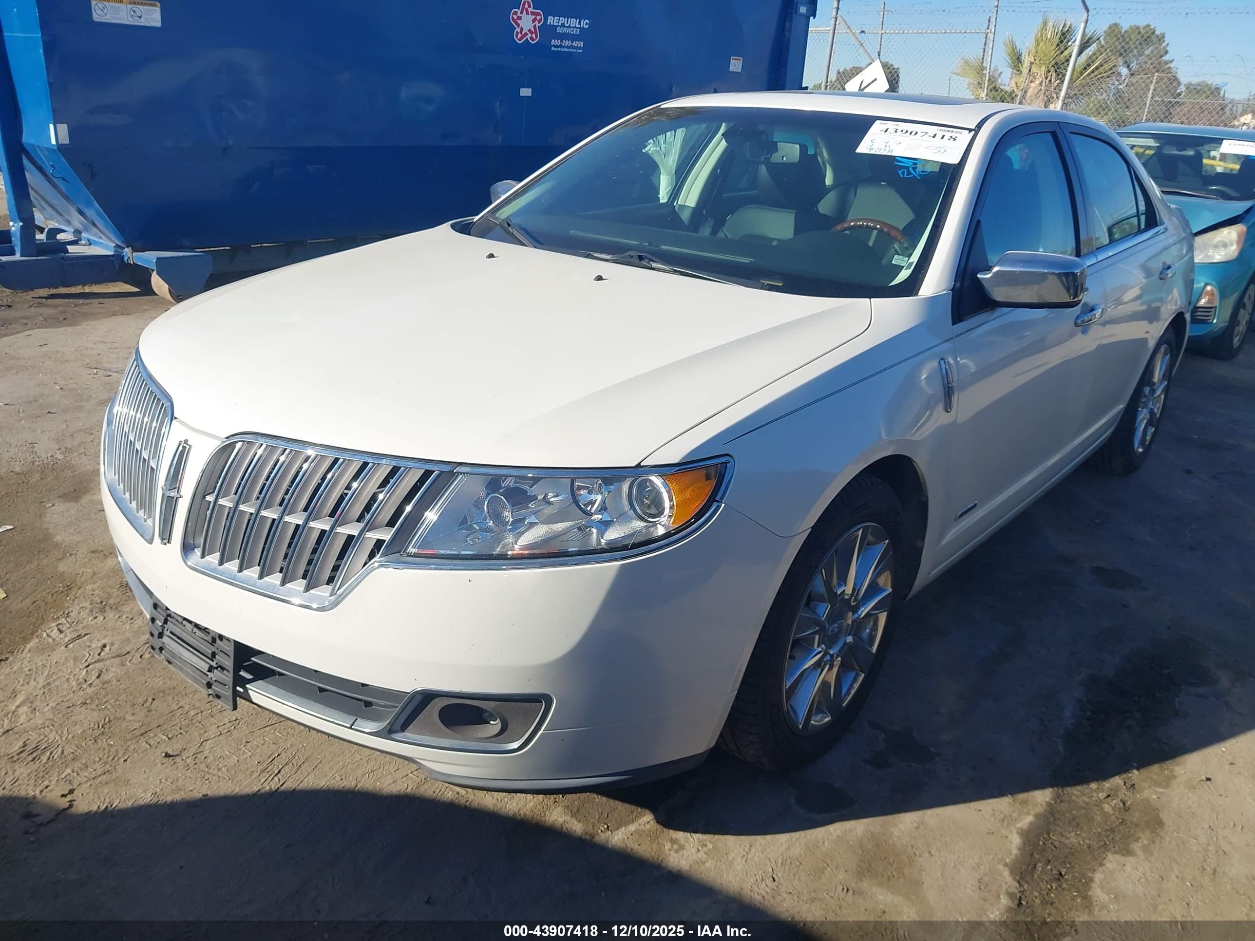 LINCOLN MKZ image 2