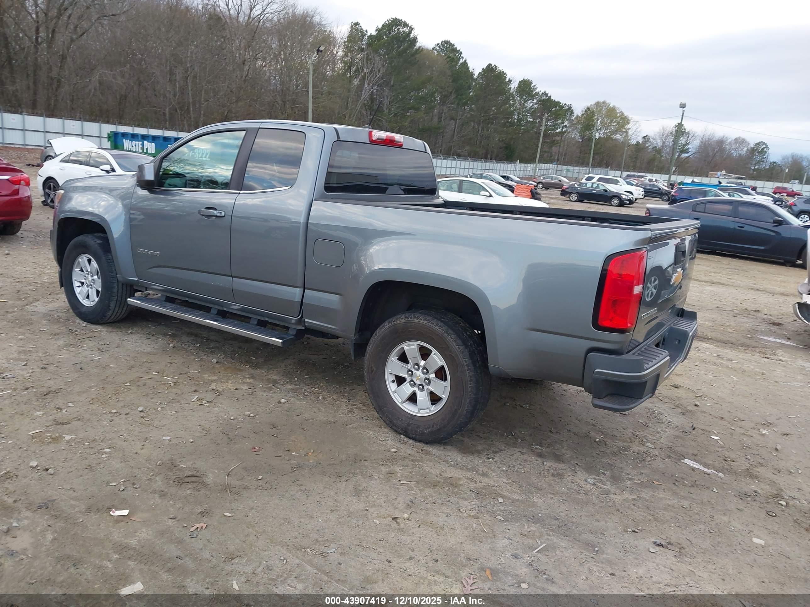CHEVROLET COLORADO image 3