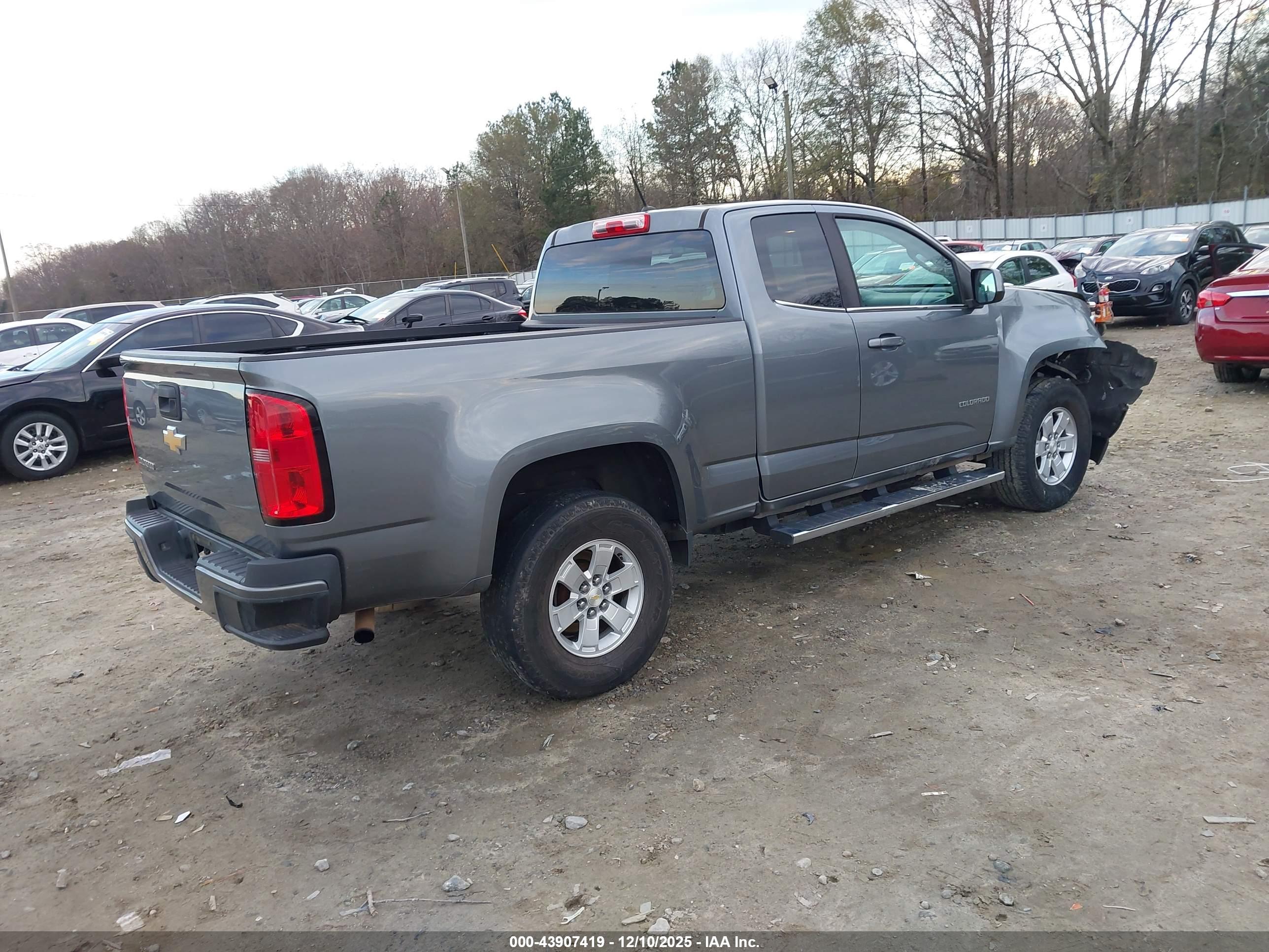 CHEVROLET COLORADO image 4