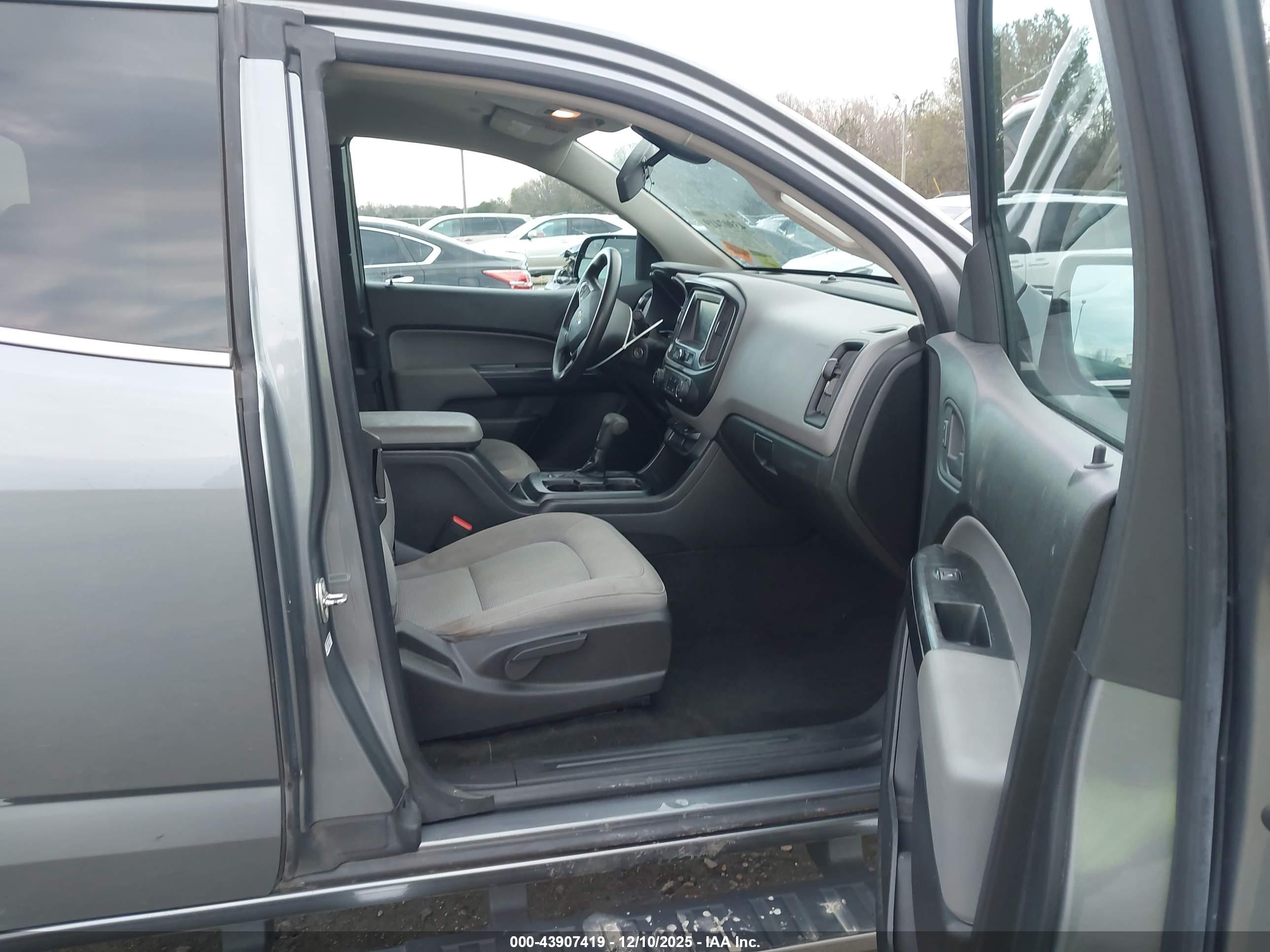 CHEVROLET COLORADO image 5