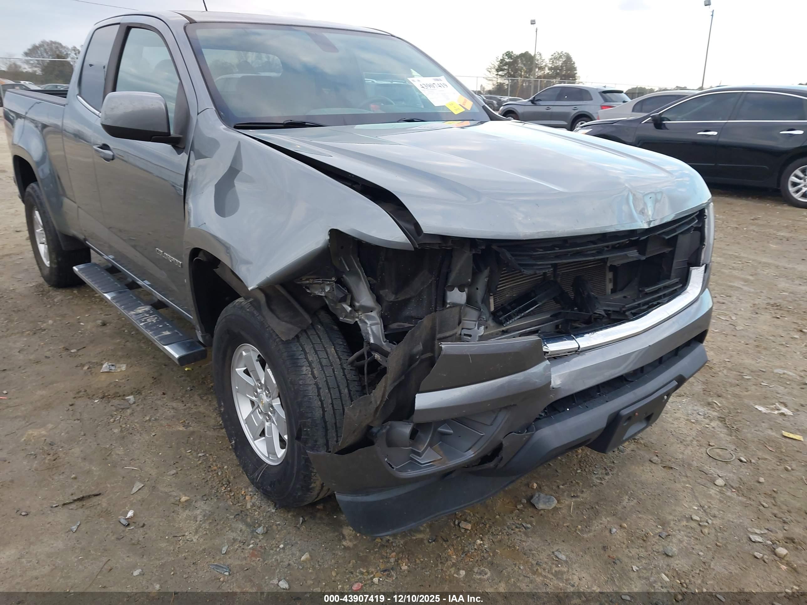 CHEVROLET COLORADO image 6
