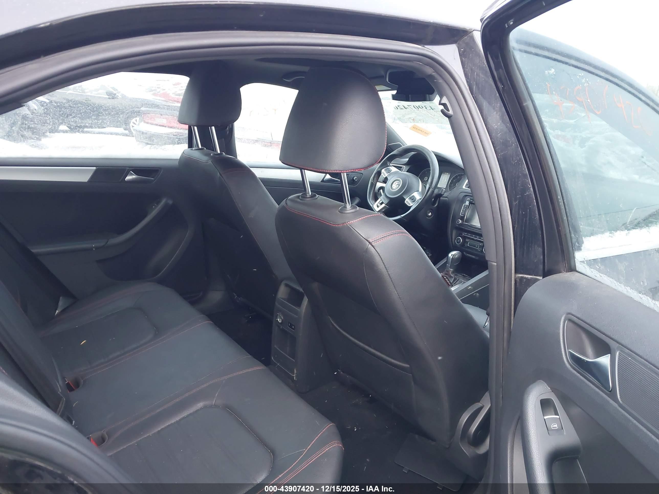VOLKSWAGEN JETTA image 8