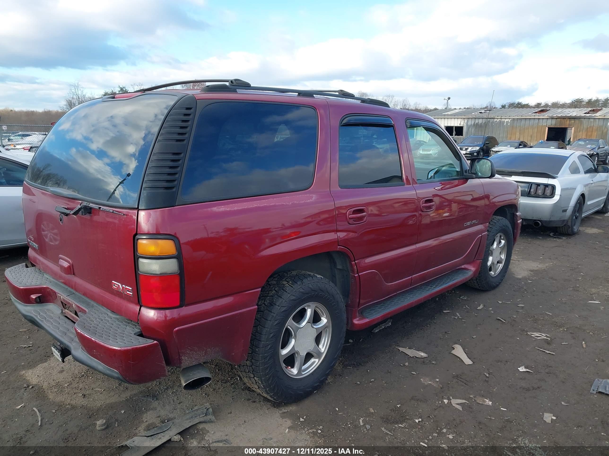 GMC YUKON image 4