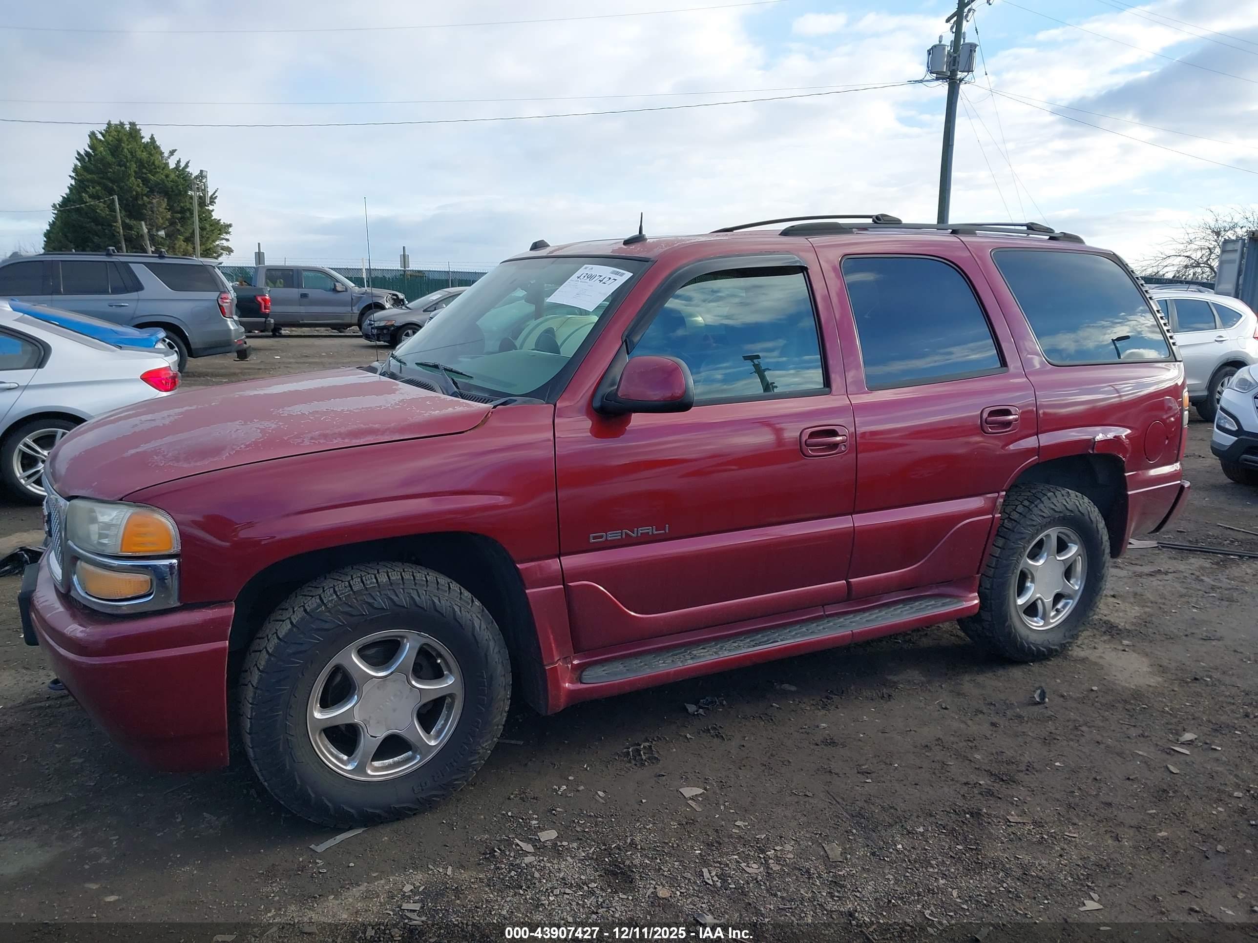 GMC YUKON image 6