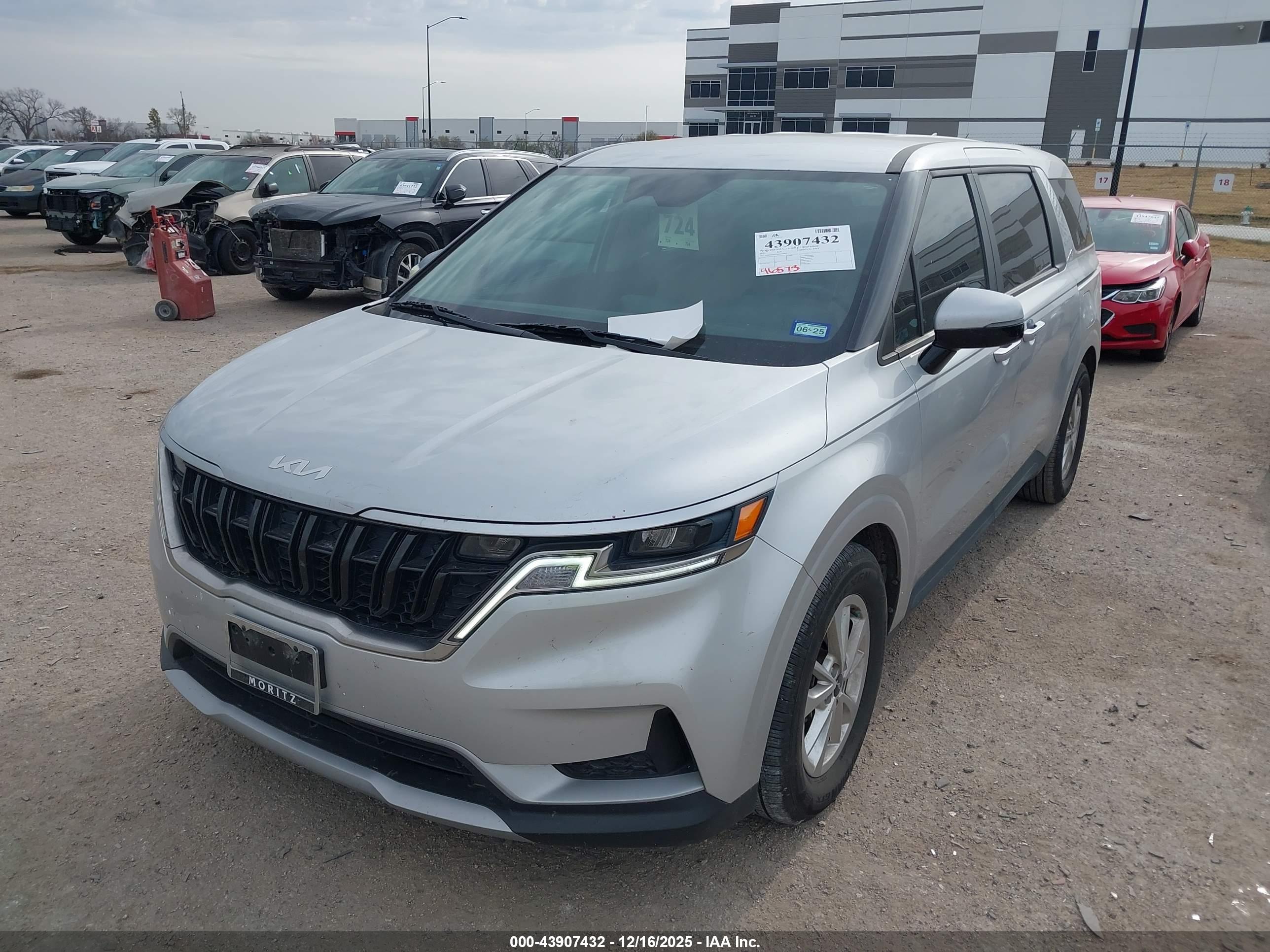 KIA CARNIVAL image 2