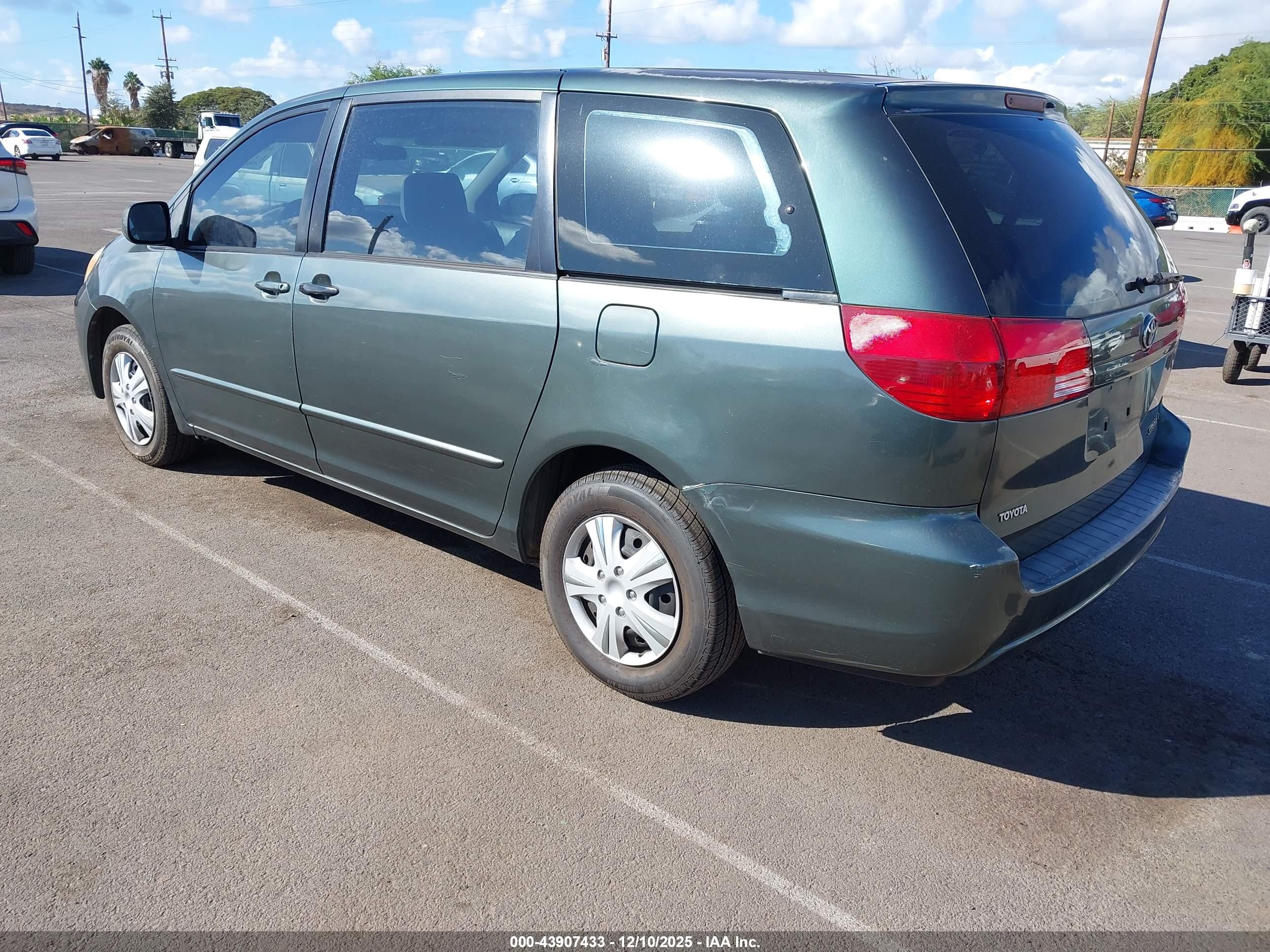 TOYOTA SIENNA image 3