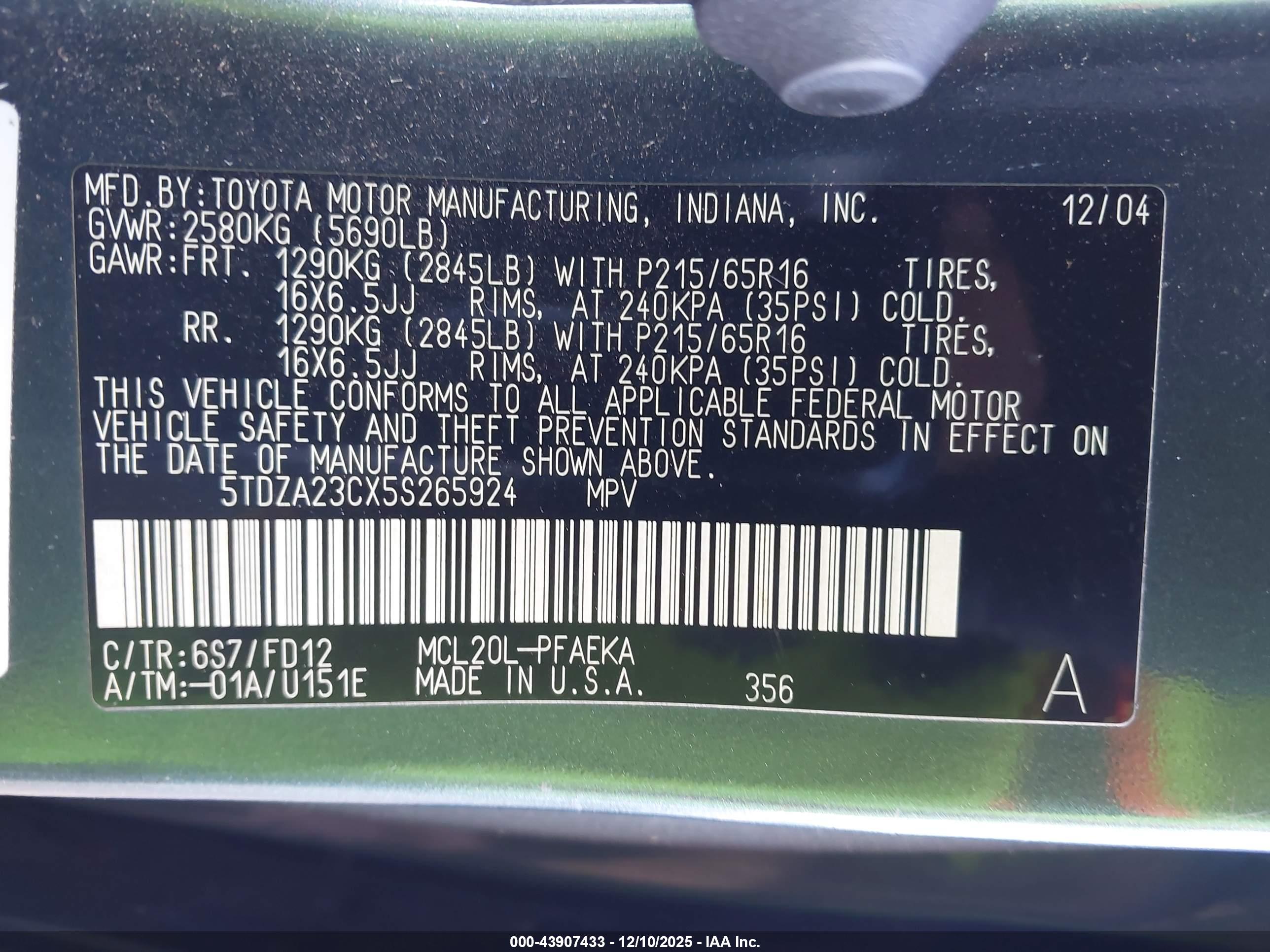 TOYOTA SIENNA image 9
