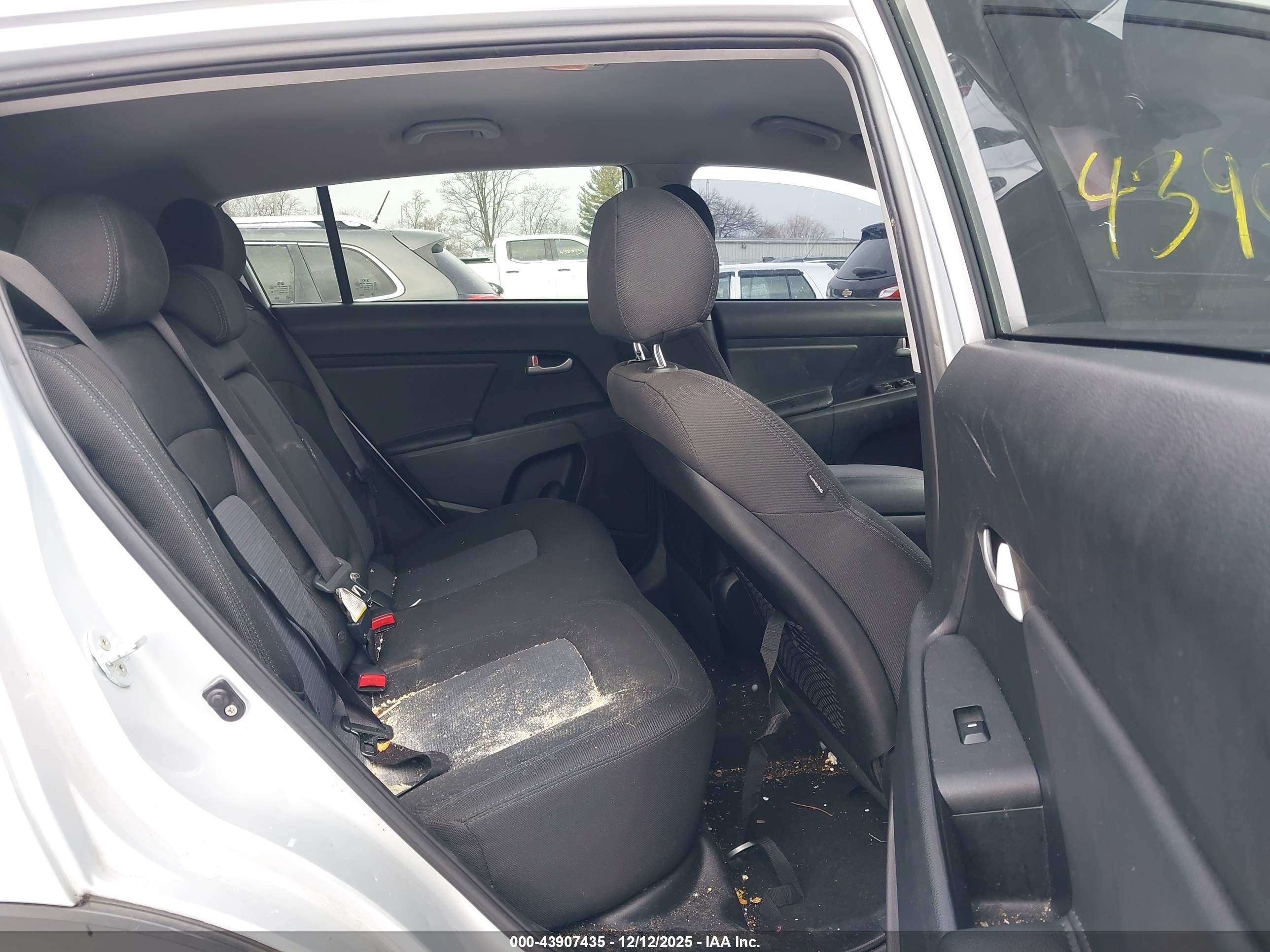 KIA SPORTAGE image 8