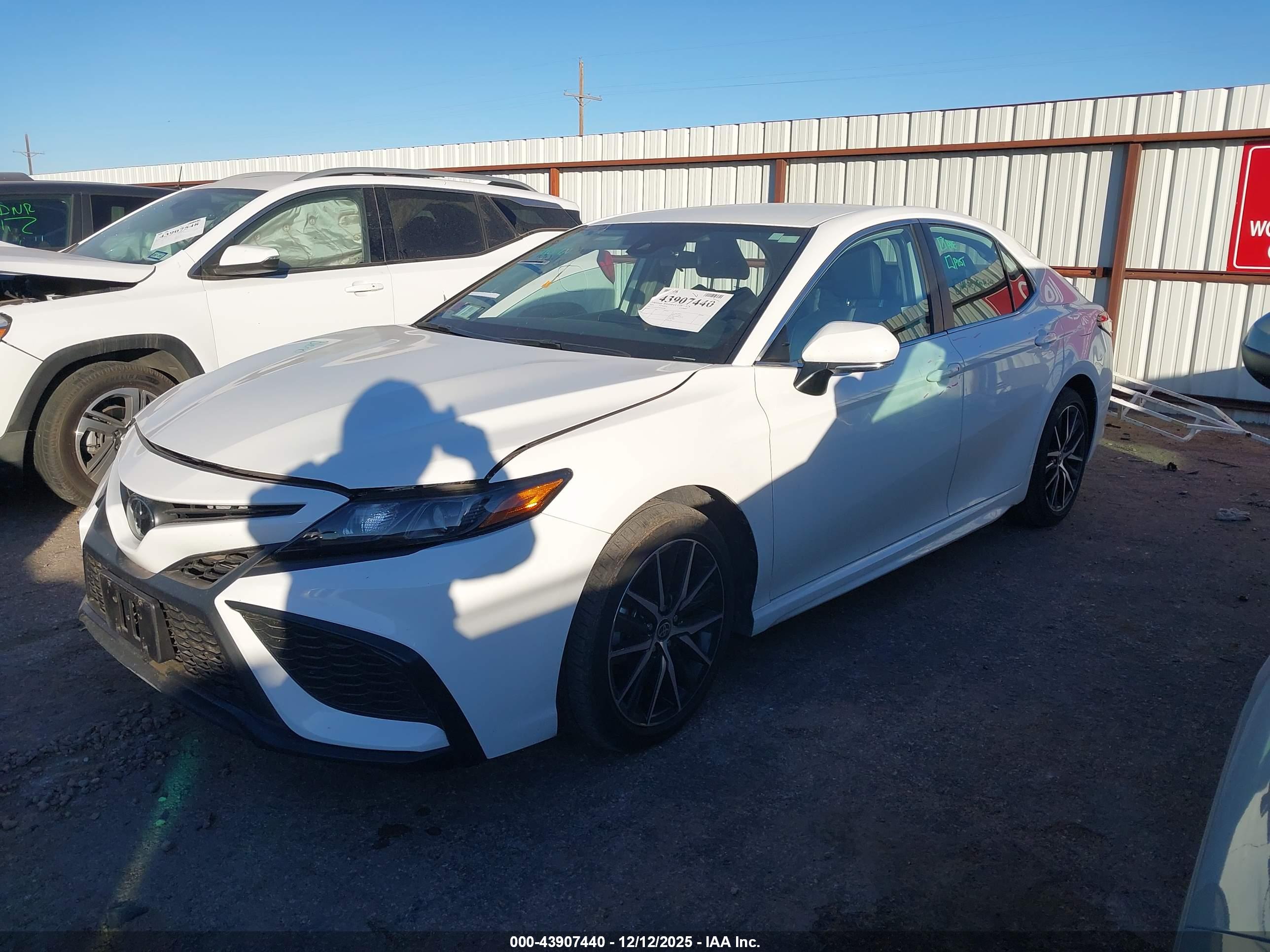 TOYOTA CAMRY image 2