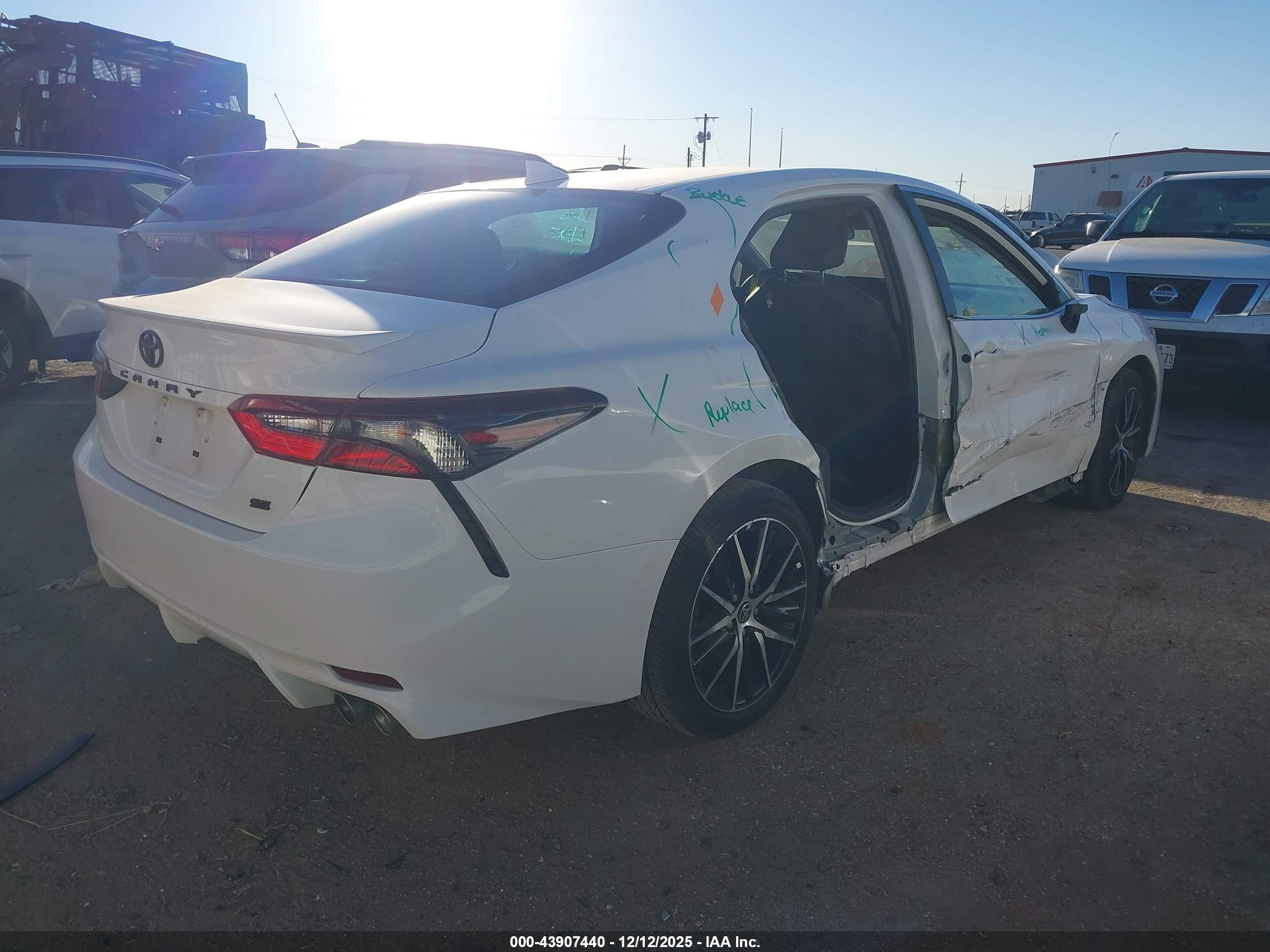 TOYOTA CAMRY image 4